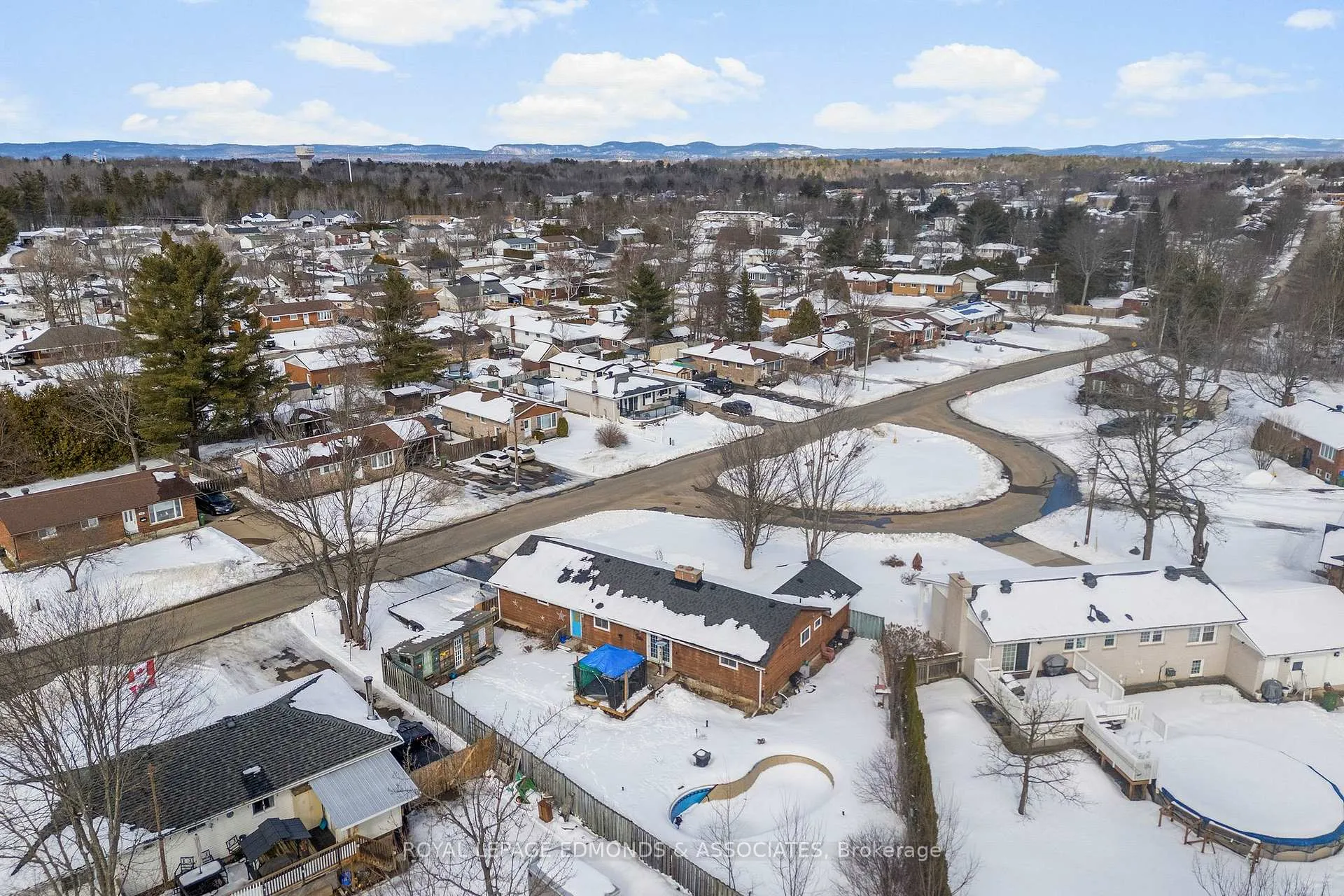 Photo 37 of 58 Hilda Street, Petawawa — HOMEH