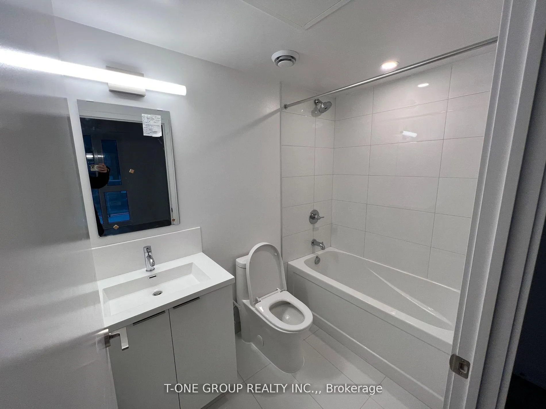 Photo 6 of Unit 3320, 230 Simcoe Street, Toronto, Kensington-Chinatown — HOMEH