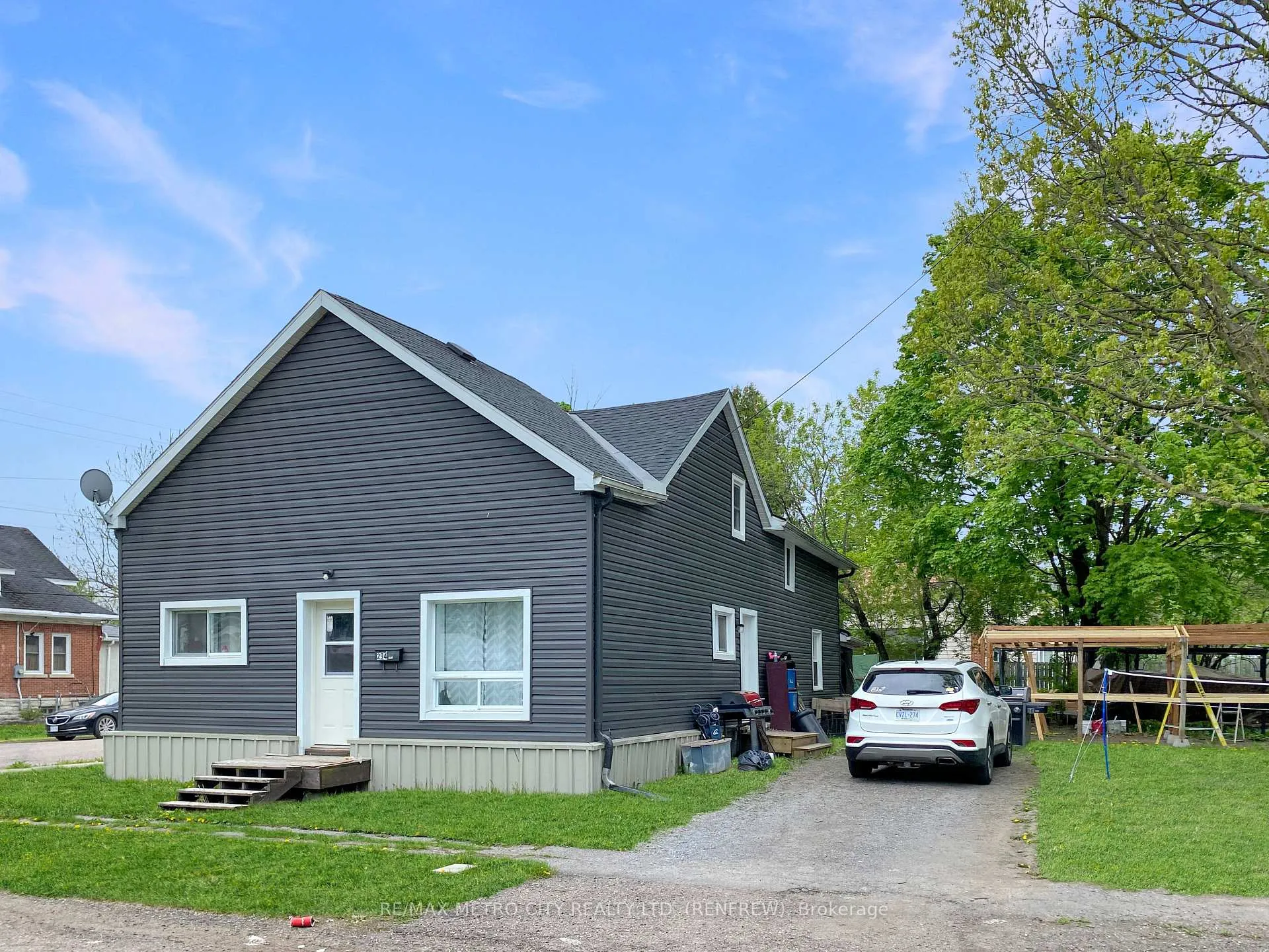 Photo 1 of 294 Albert Street, Renfrew — HOMEH