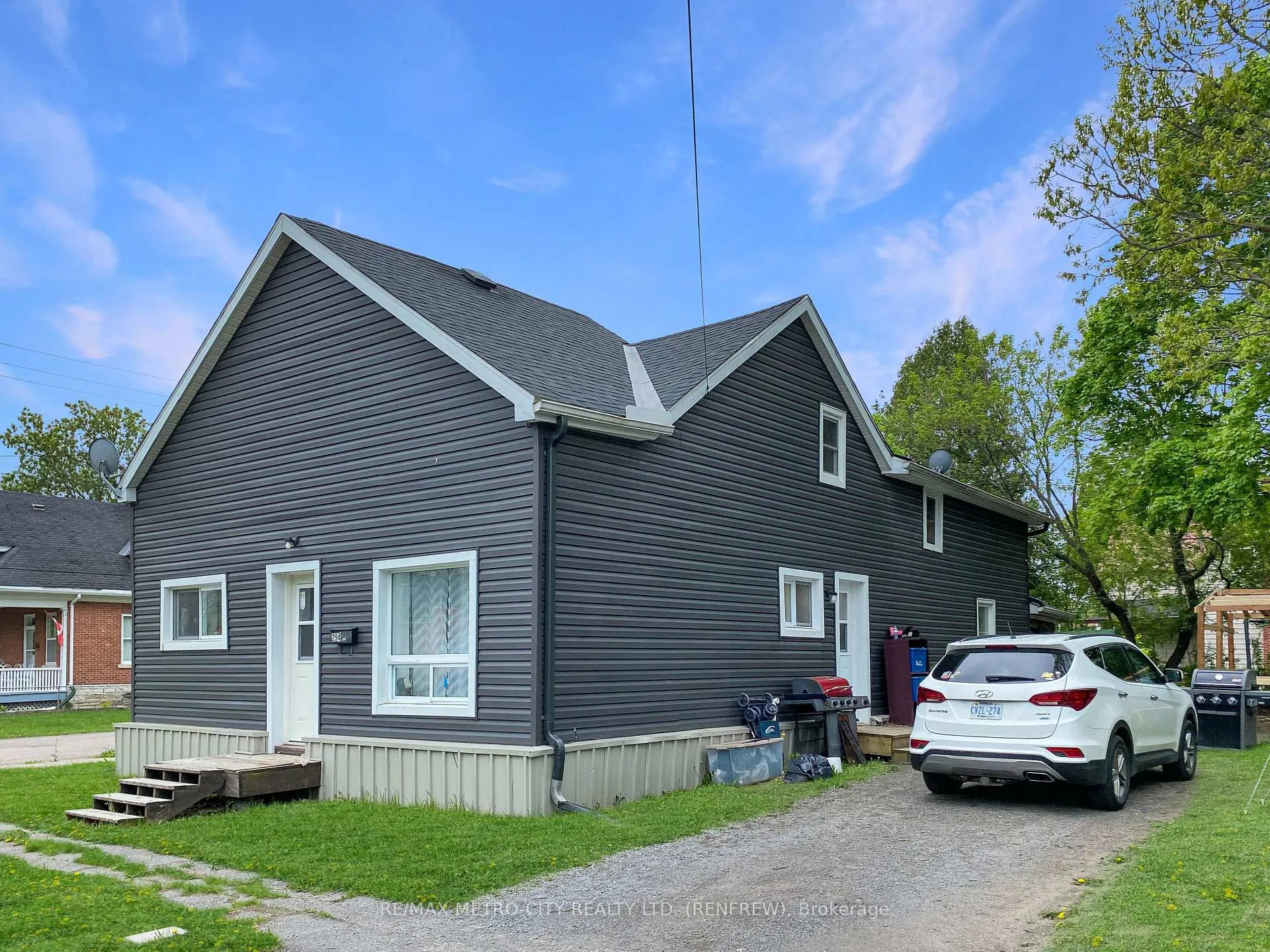 Photo 3 of 294 Albert Street, Renfrew — HOMEH