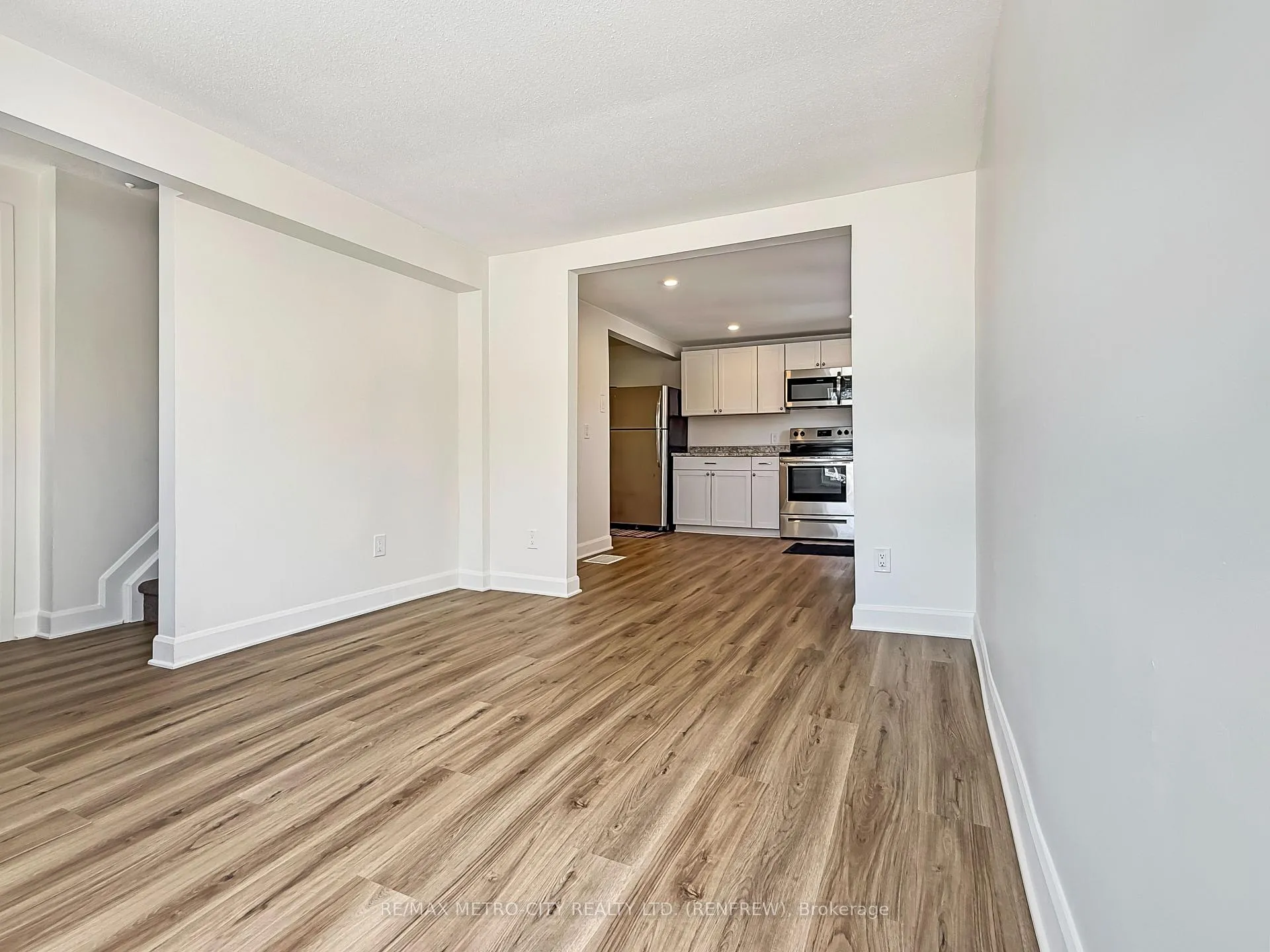 Photo 9 of 294 Albert Street, Renfrew — HOMEH