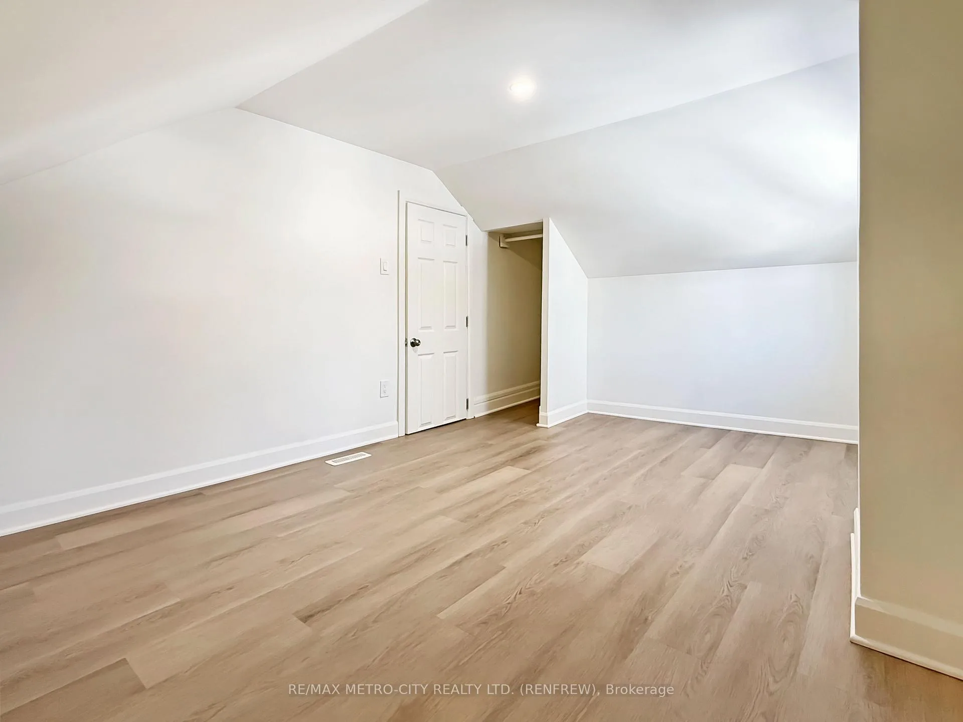 Photo 17 of 294 Albert Street, Renfrew — HOMEH