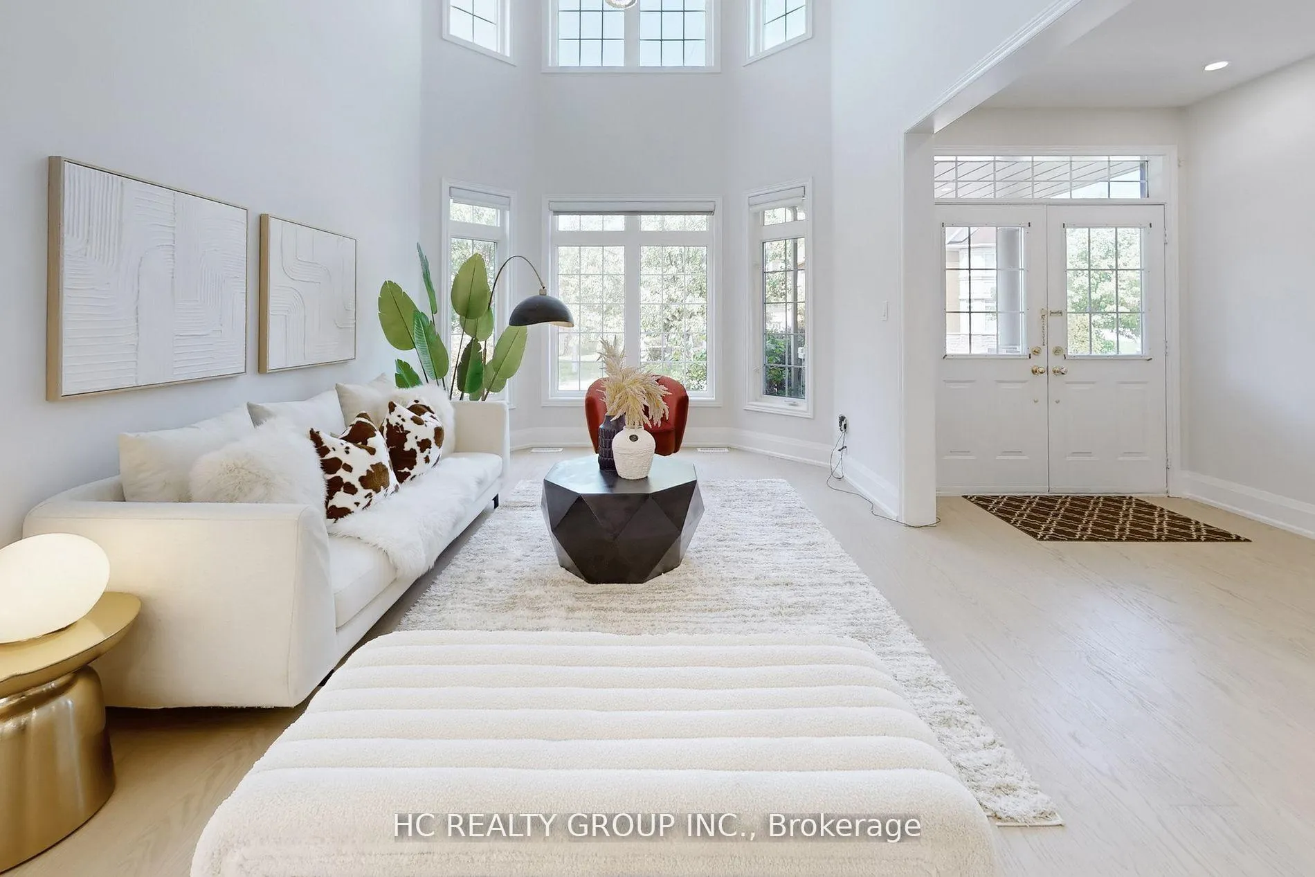Photo 3 of 47 Medoc Place, Vaughan, Patterson — HOMEH