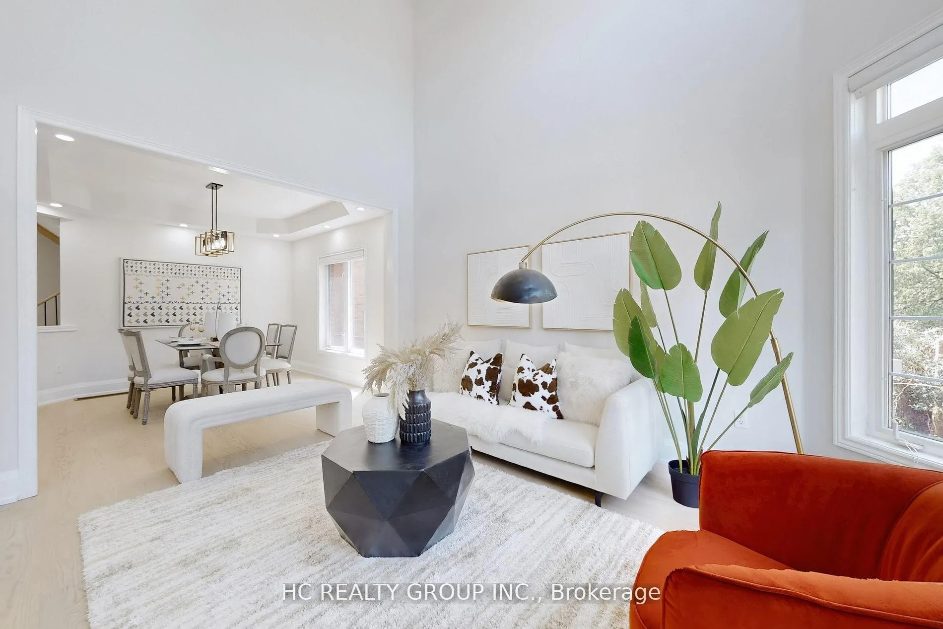 Photo 4 of 47 Medoc Place, Vaughan, Patterson — HOMEH