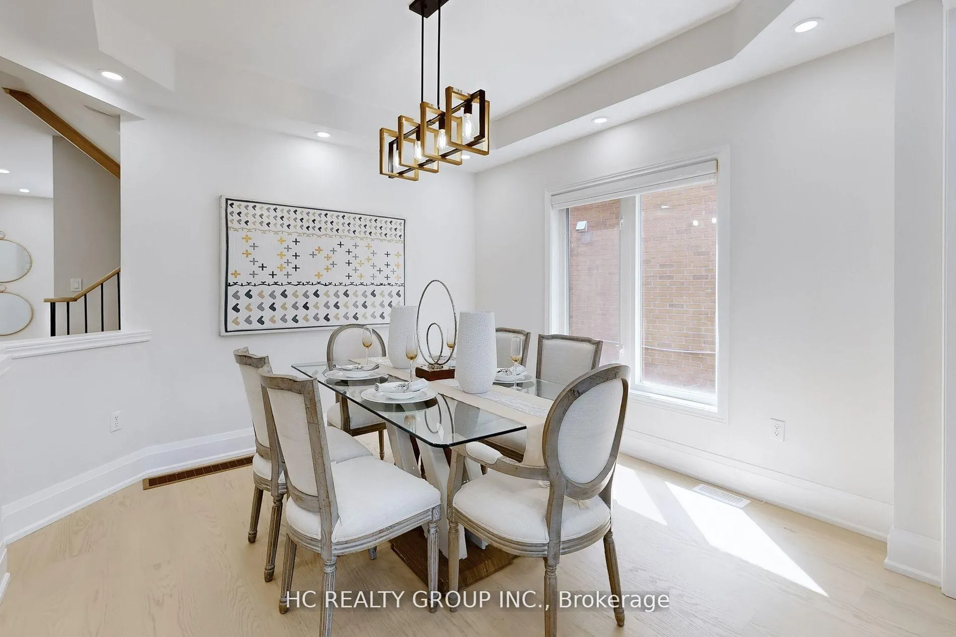 Photo 5 of 47 Medoc Place, Vaughan, Patterson — HOMEH