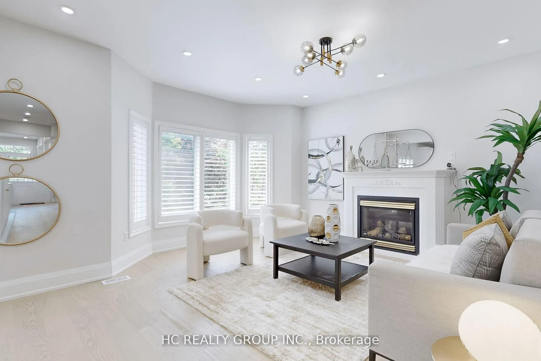 Photo 7 of 47 Medoc Place, Vaughan, Patterson — HOMEH