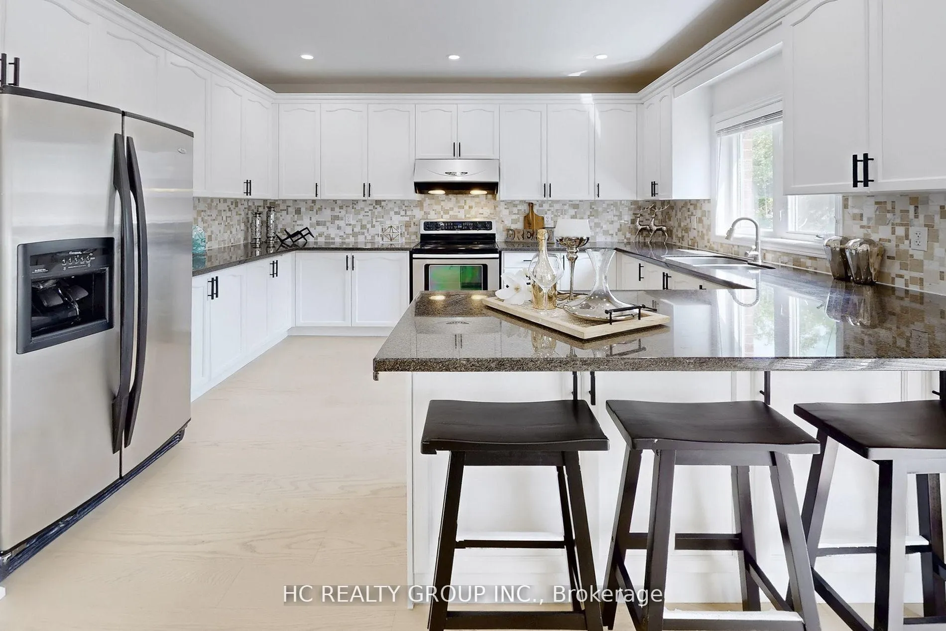 Photo 9 of 47 Medoc Place, Vaughan, Patterson — HOMEH