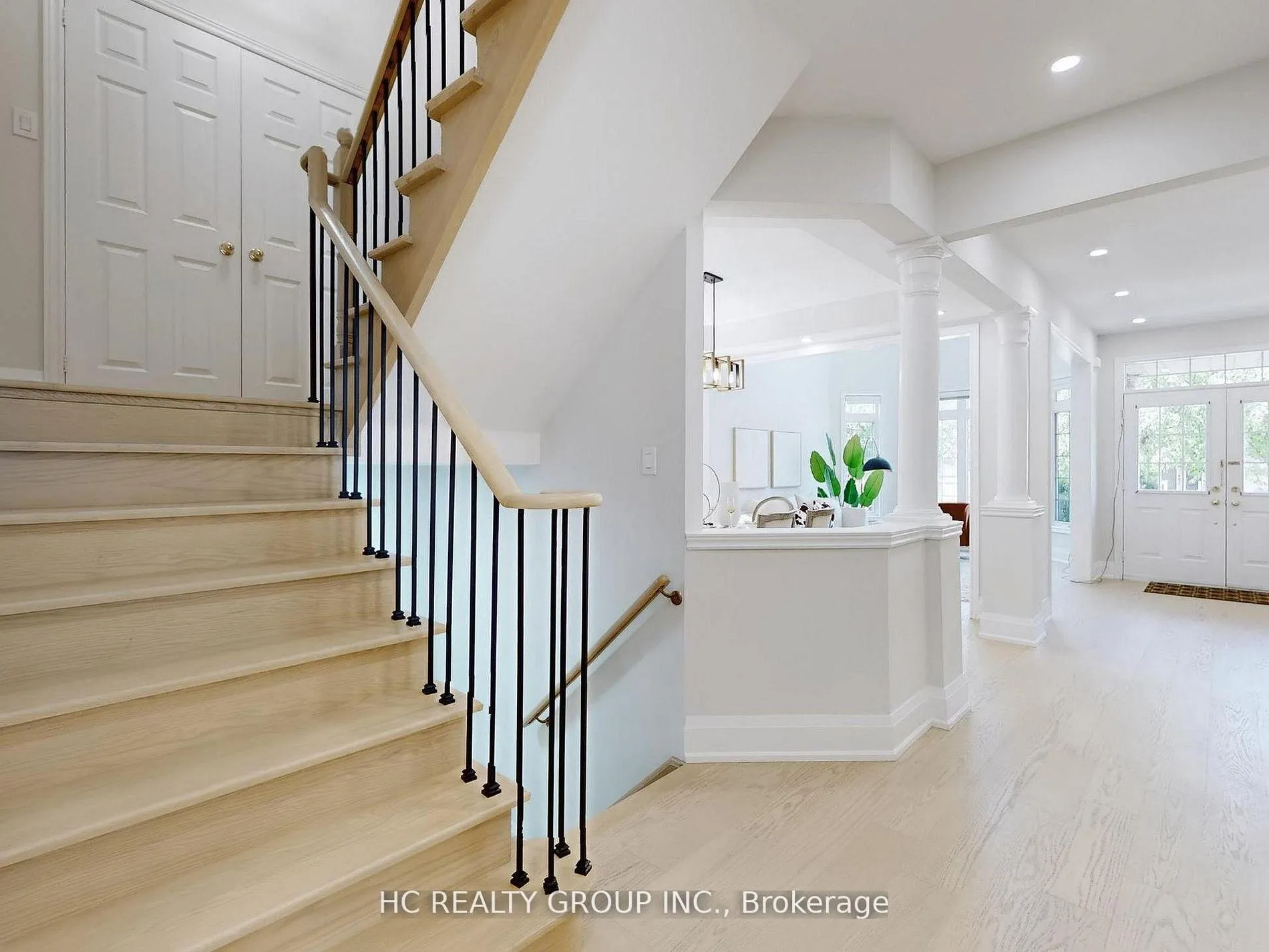 Photo 10 of 47 Medoc Place, Vaughan, Patterson — HOMEH