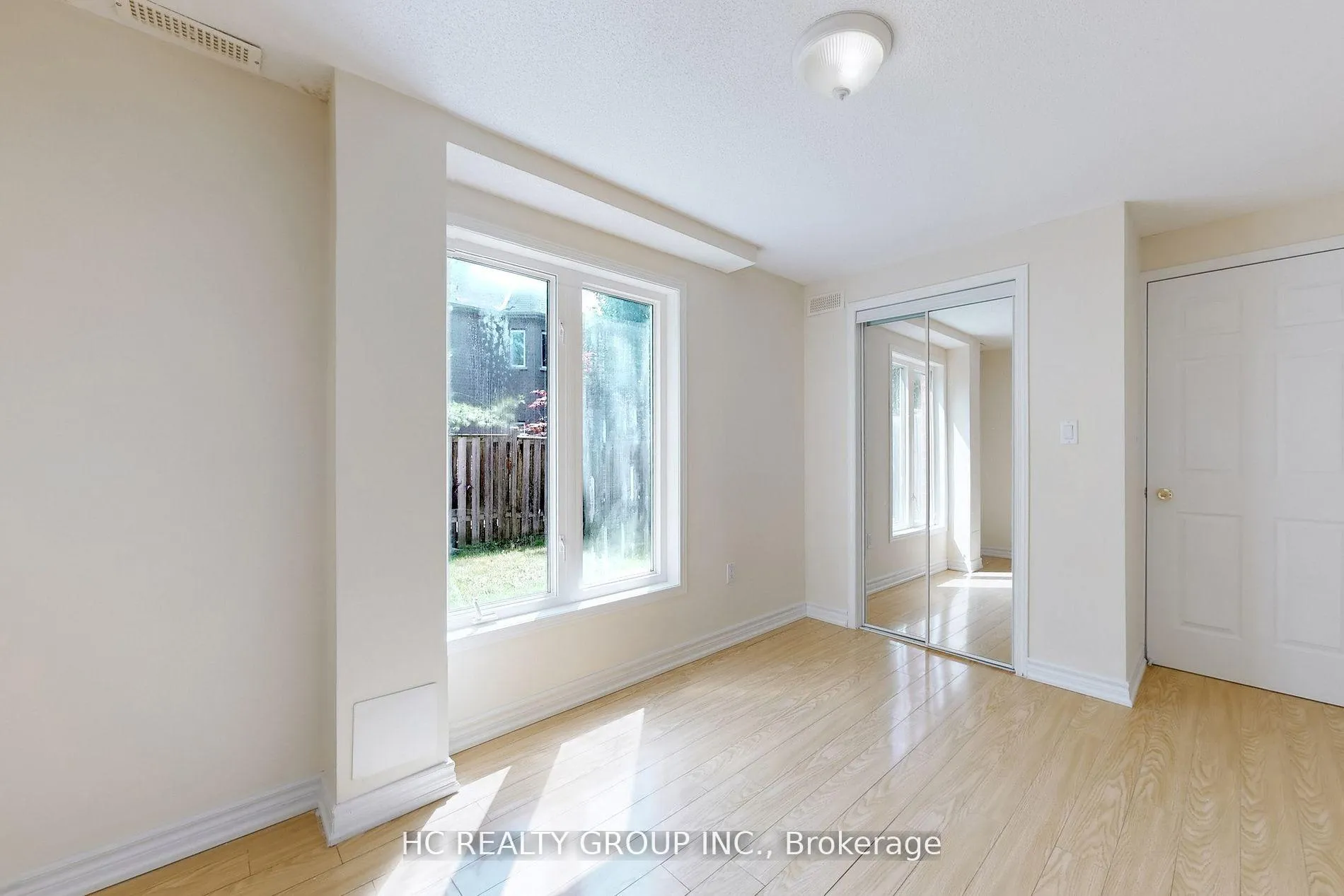 Photo 17 of 47 Medoc Place, Vaughan, Patterson — HOMEH