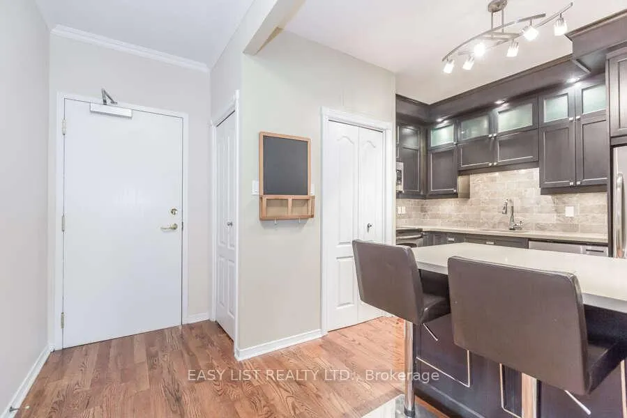 Front of Unit 1001, 393 King Street W