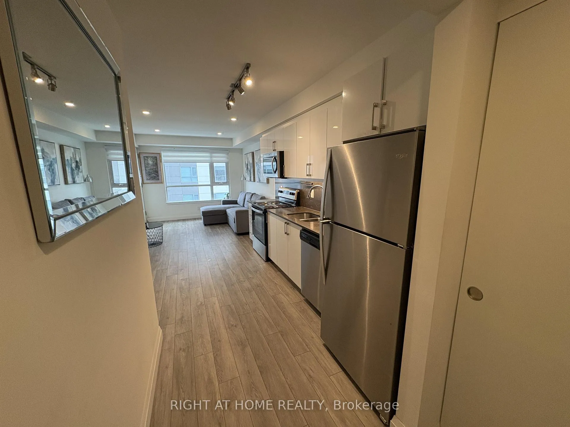 Photo 2 of Unit 805, 58 Lakeside Terrace, Barrie, Little Lake — HOMEH