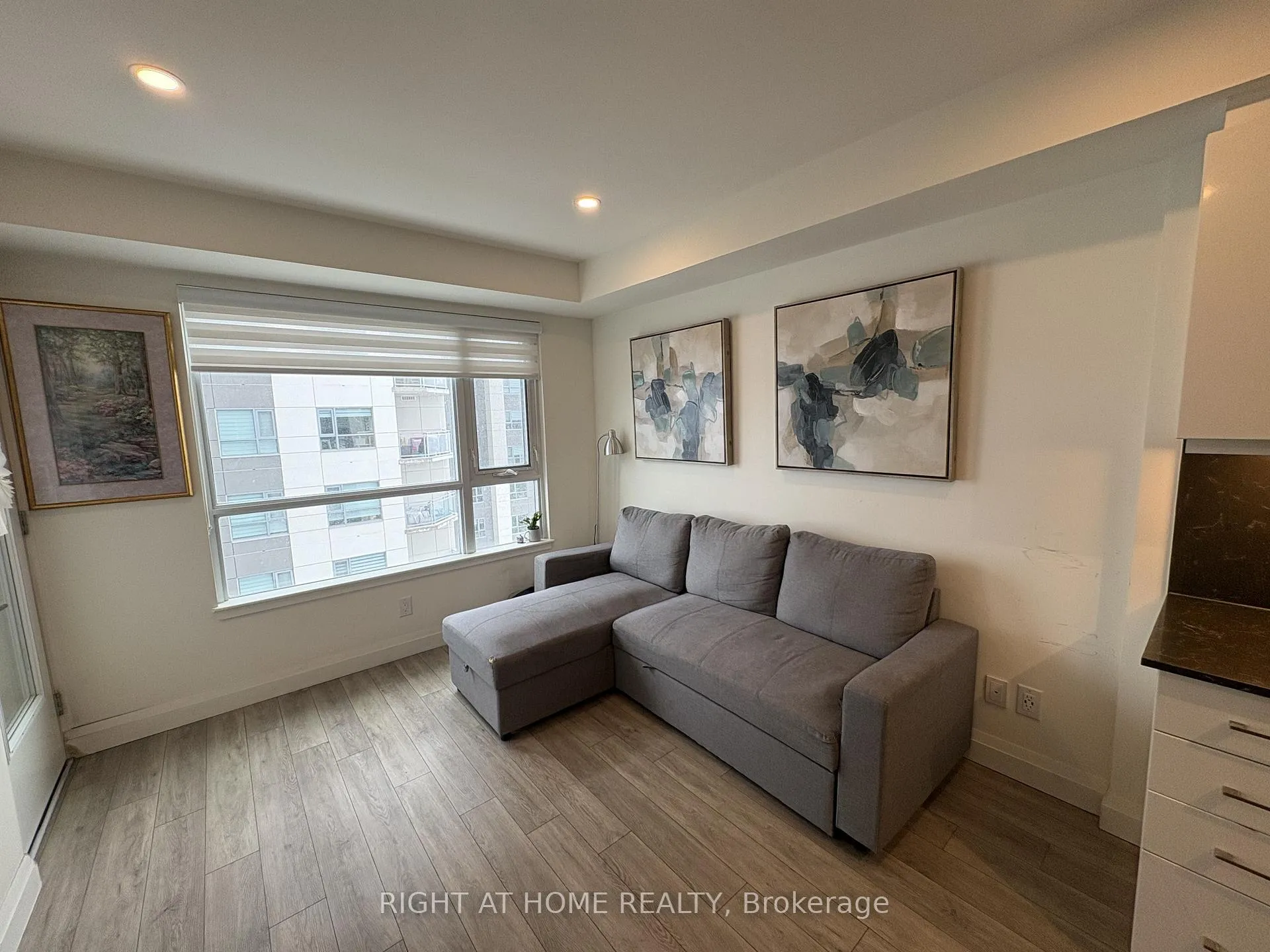 Photo 4 of Unit 805, 58 Lakeside Terrace, Barrie, Little Lake — HOMEH