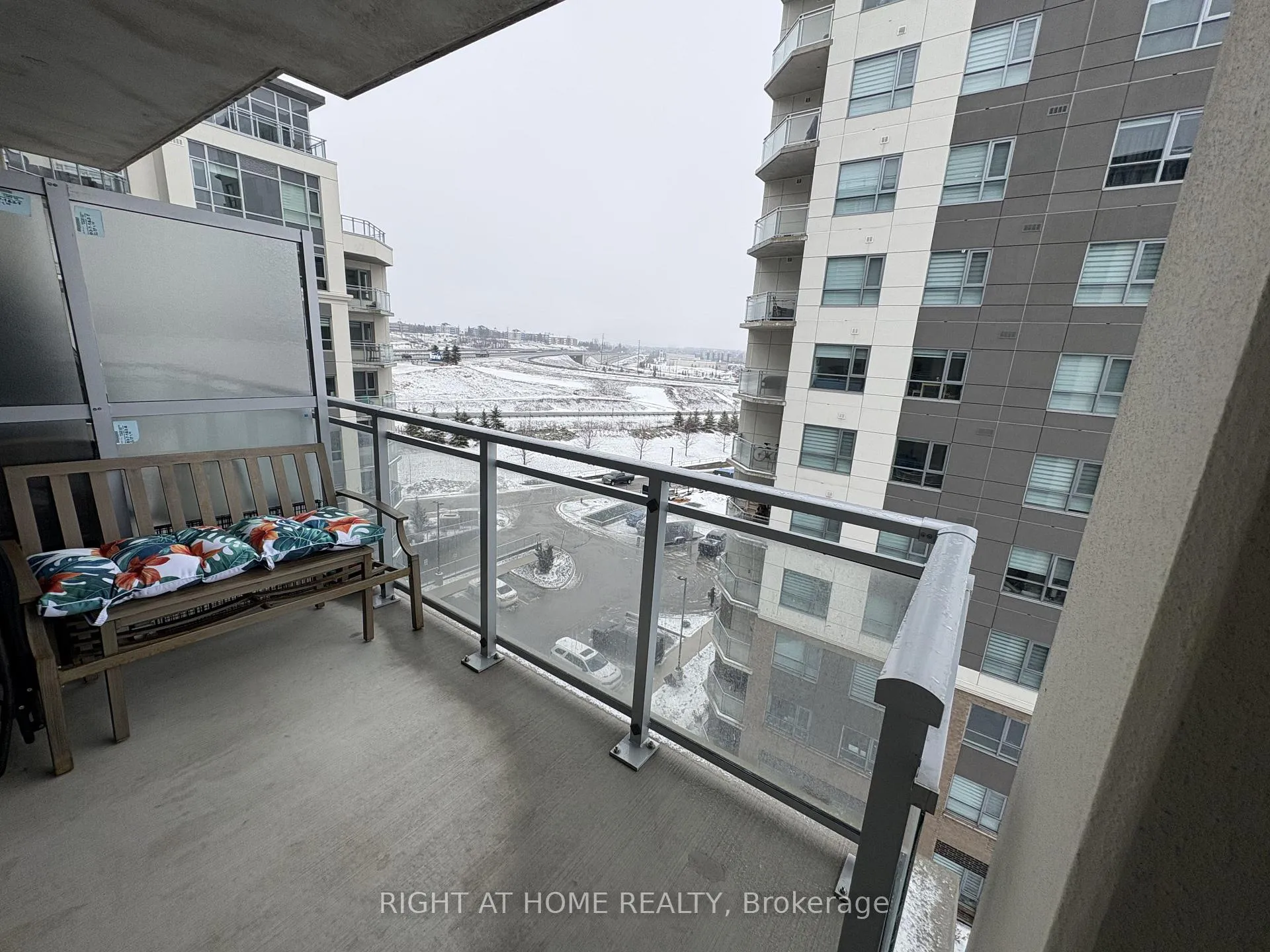 Photo 11 of Unit 805, 58 Lakeside Terrace, Barrie, Little Lake — HOMEH