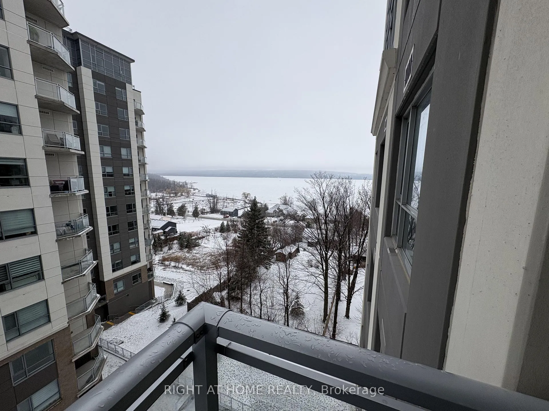 Photo 12 of Unit 805, 58 Lakeside Terrace, Barrie, Little Lake — HOMEH