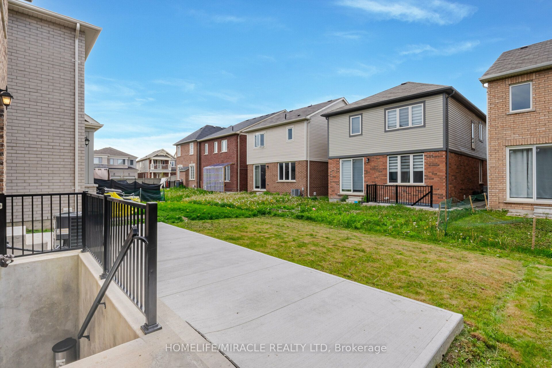 Photo 31 of 68 Circus Crescent, Brampton, Northwest Brampton — HOMEH