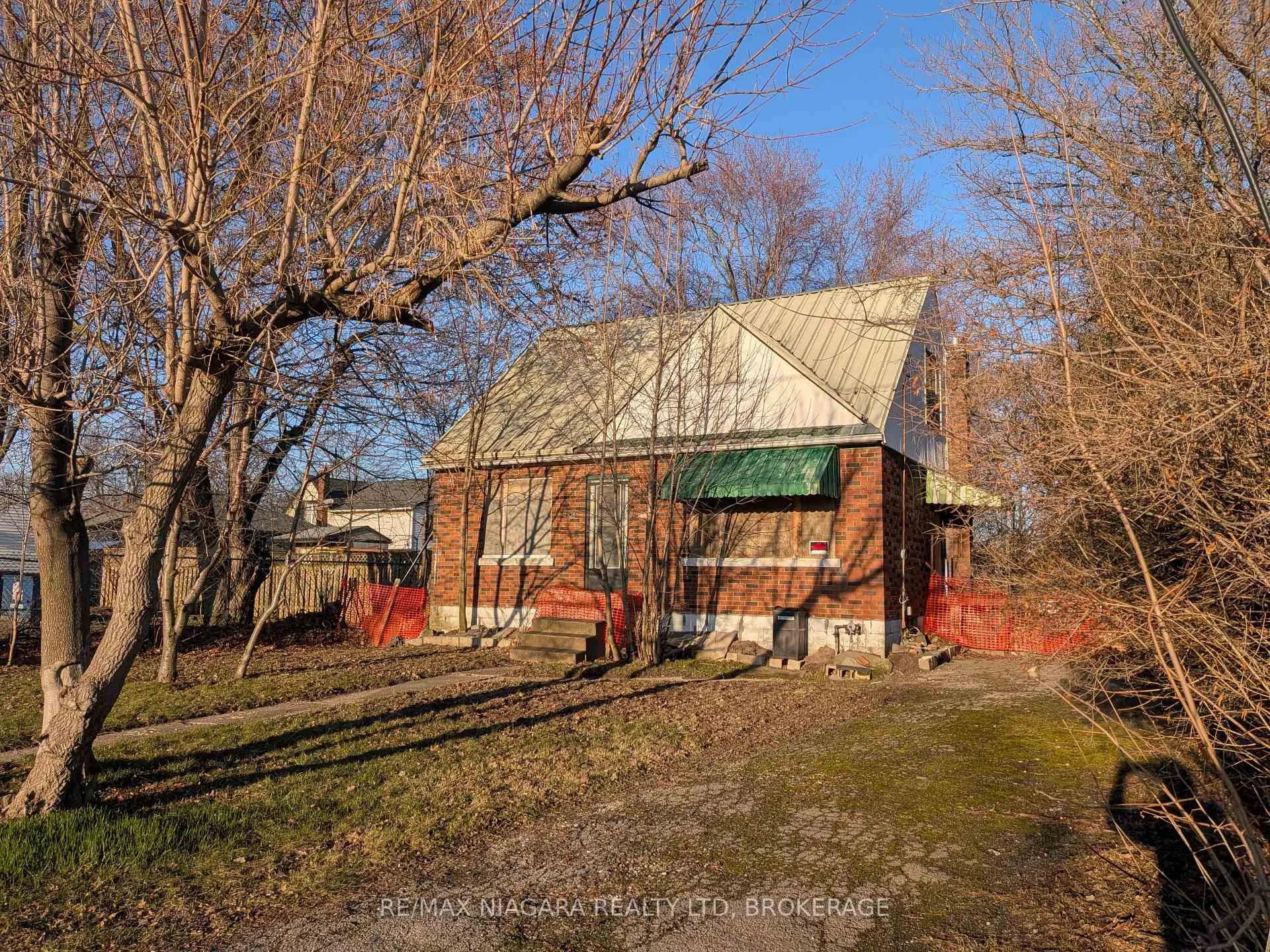 Photo 1 of 2936 Dorchester Road, Niagara Falls, Stamford — HOMEH