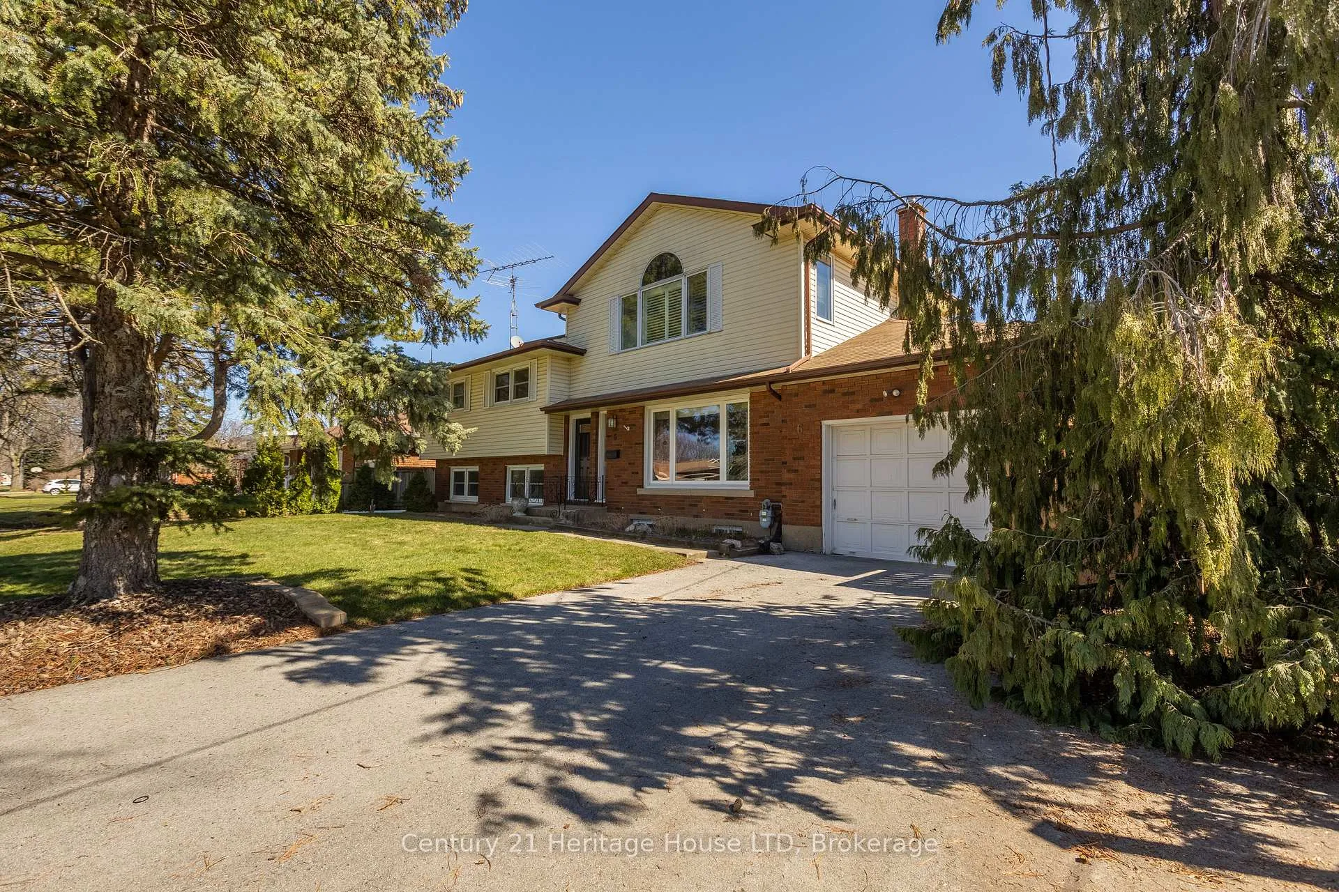 Photo 2 of 6 Champa Drive, St. Catharines, Vine/Linwell — HOMEH