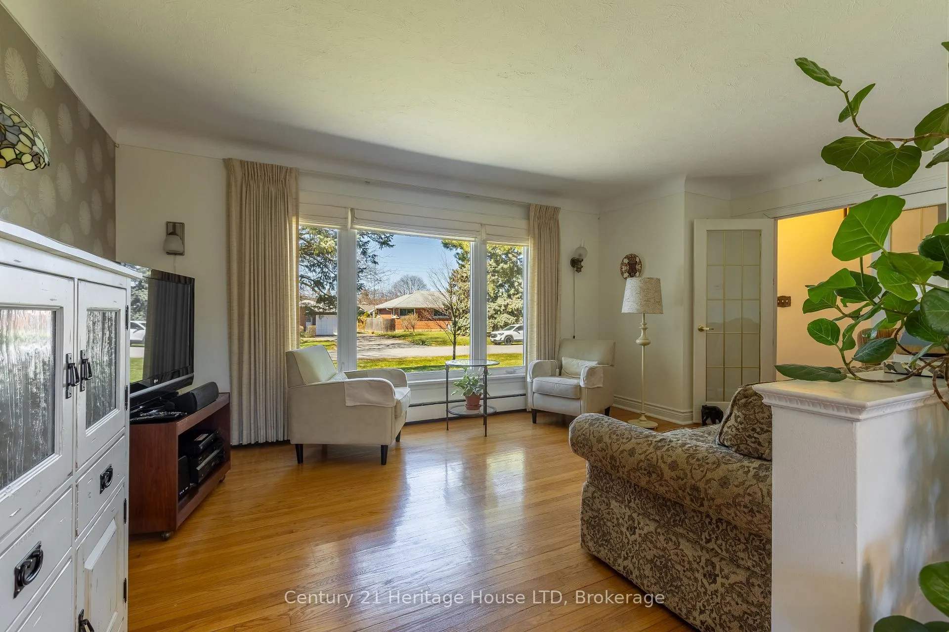 Photo 4 of 6 Champa Drive, St. Catharines, Vine/Linwell — HOMEH