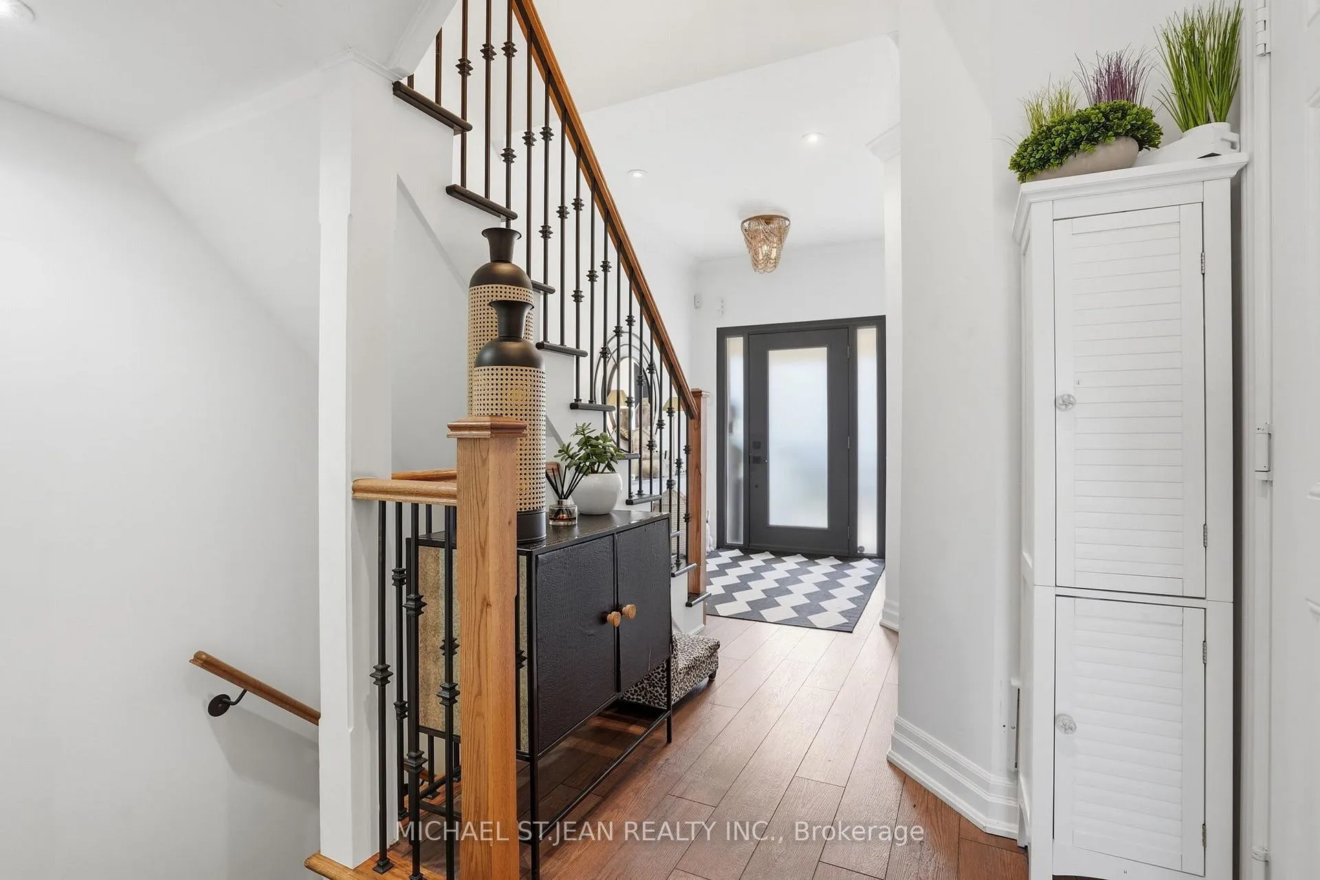 Photo 5 of 4020 Alexan Crescent, Burlington, Rose — HOMEH