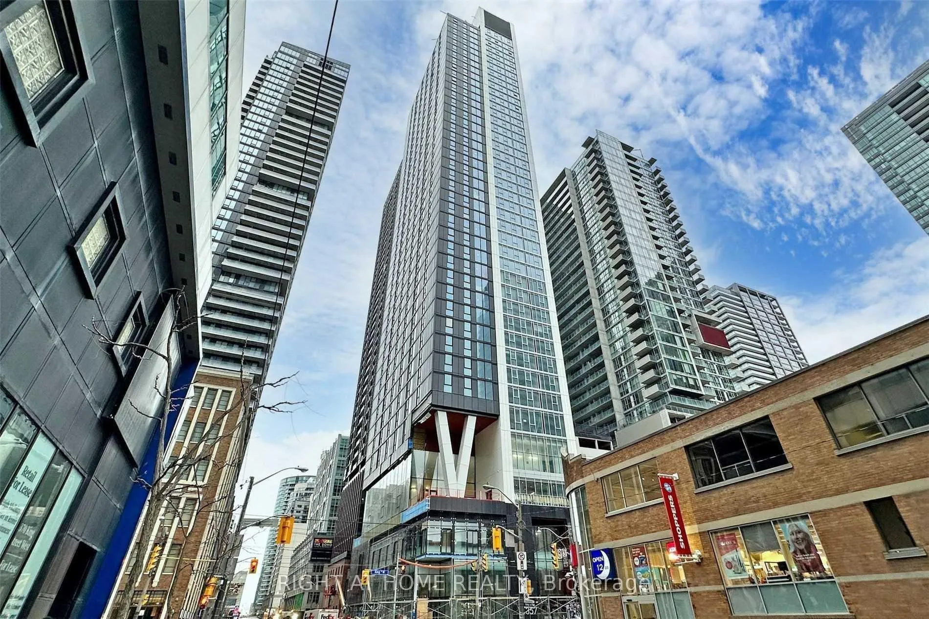 Front of Unit 909, 357 King Street W