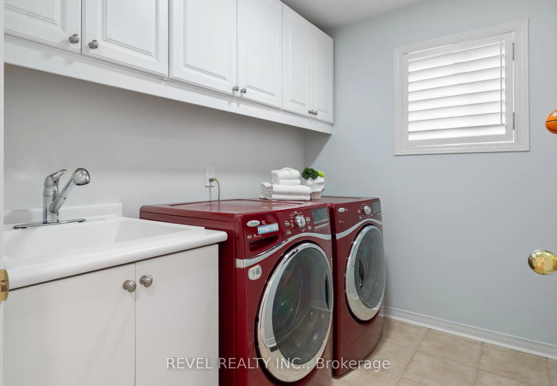 Photo 13 of 10 Dinsdale Drive, Vaughan, Vellore Village — HOMEH