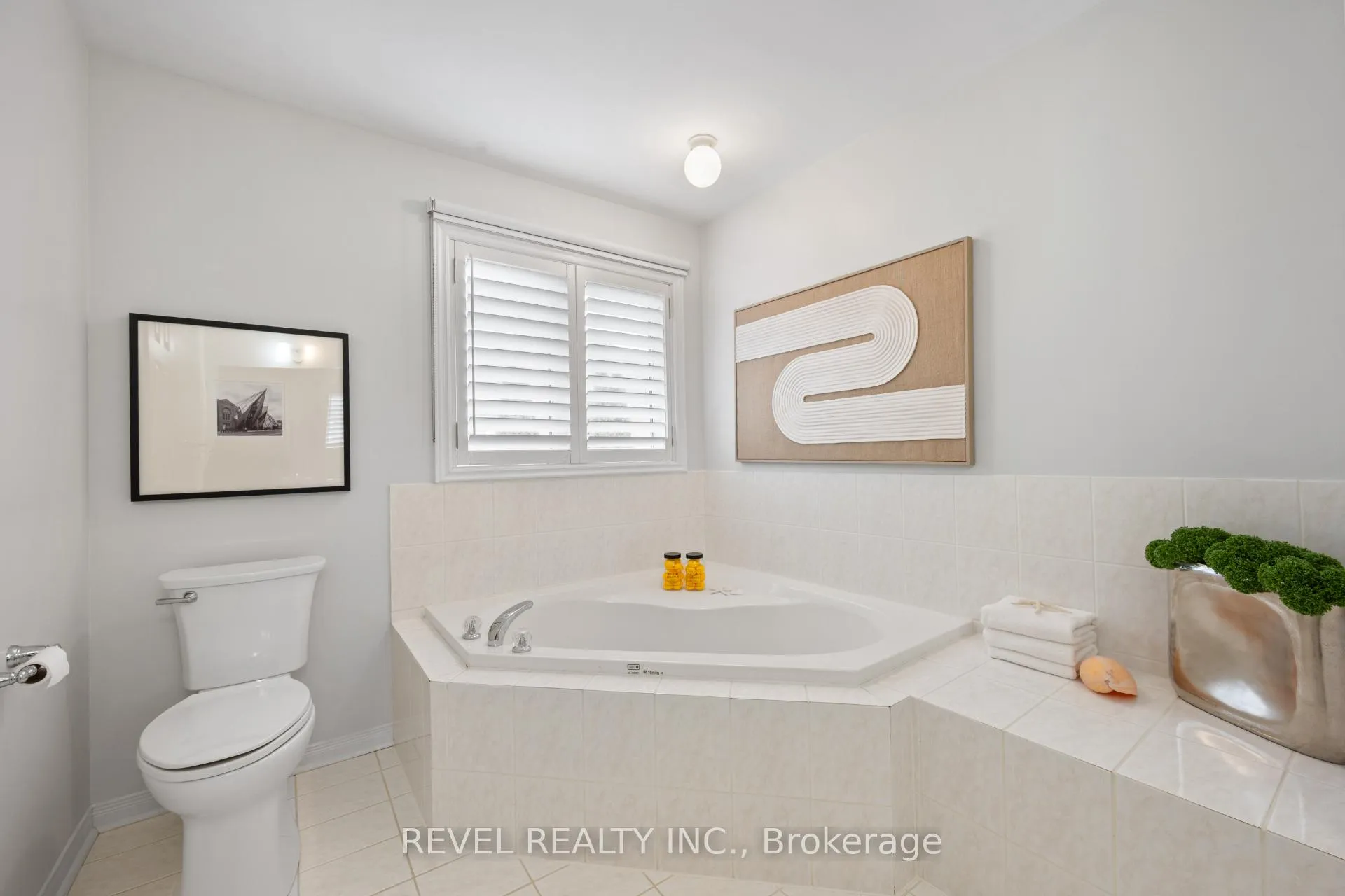 Photo 22 of 10 Dinsdale Drive, Vaughan, Vellore Village — HOMEH