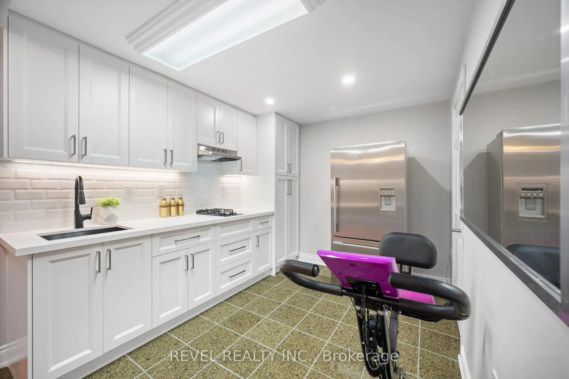 Photo 36 of 10 Dinsdale Drive, Vaughan, Vellore Village — HOMEH