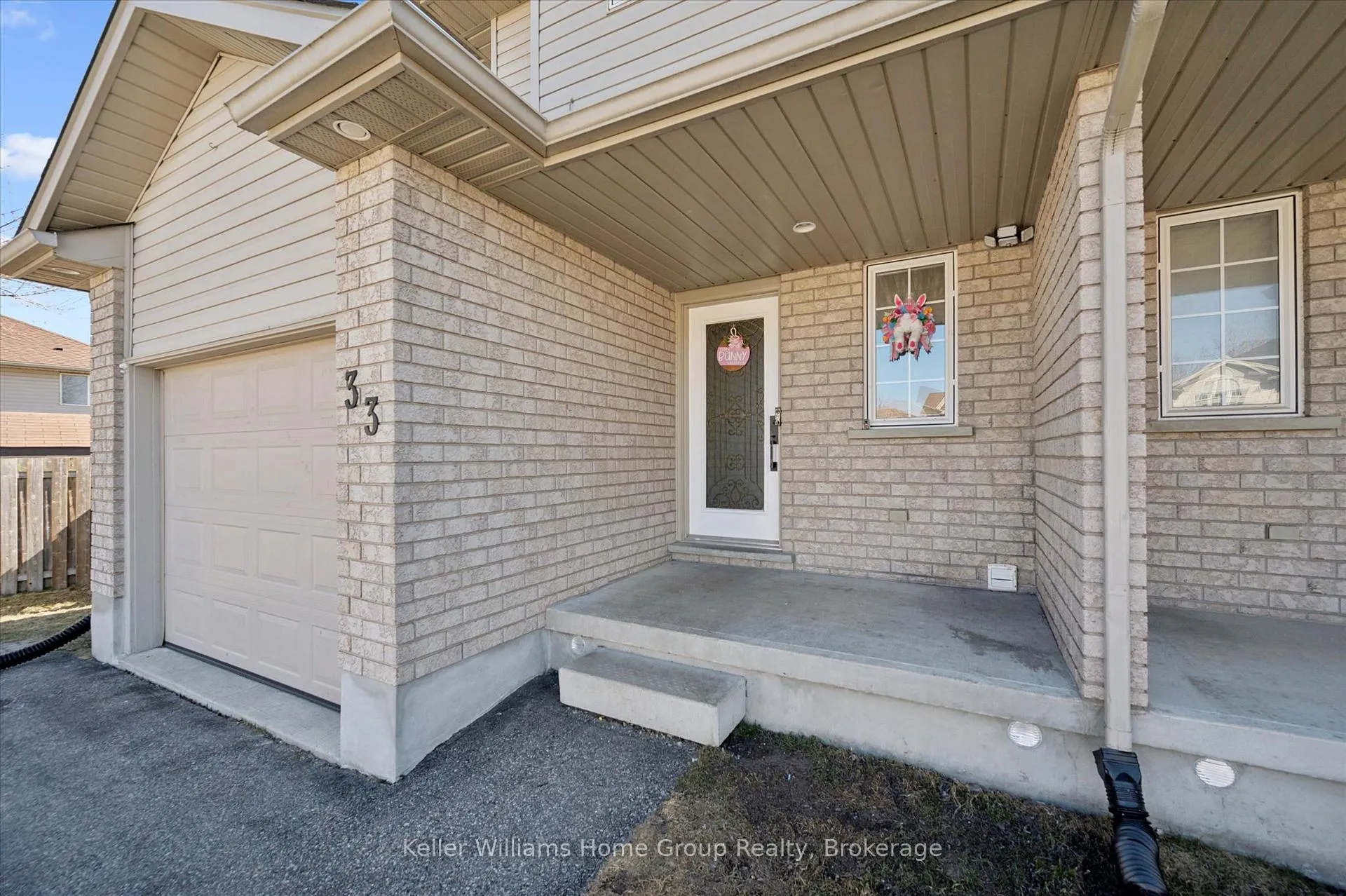 Photo 4 of 33 Sandcreek Lane, Guelph, Grange Road — HOMEH