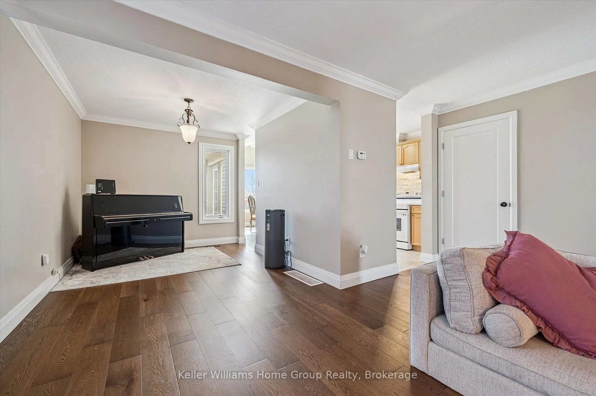 Photo 10 of 33 Sandcreek Lane, Guelph, Grange Road — HOMEH
