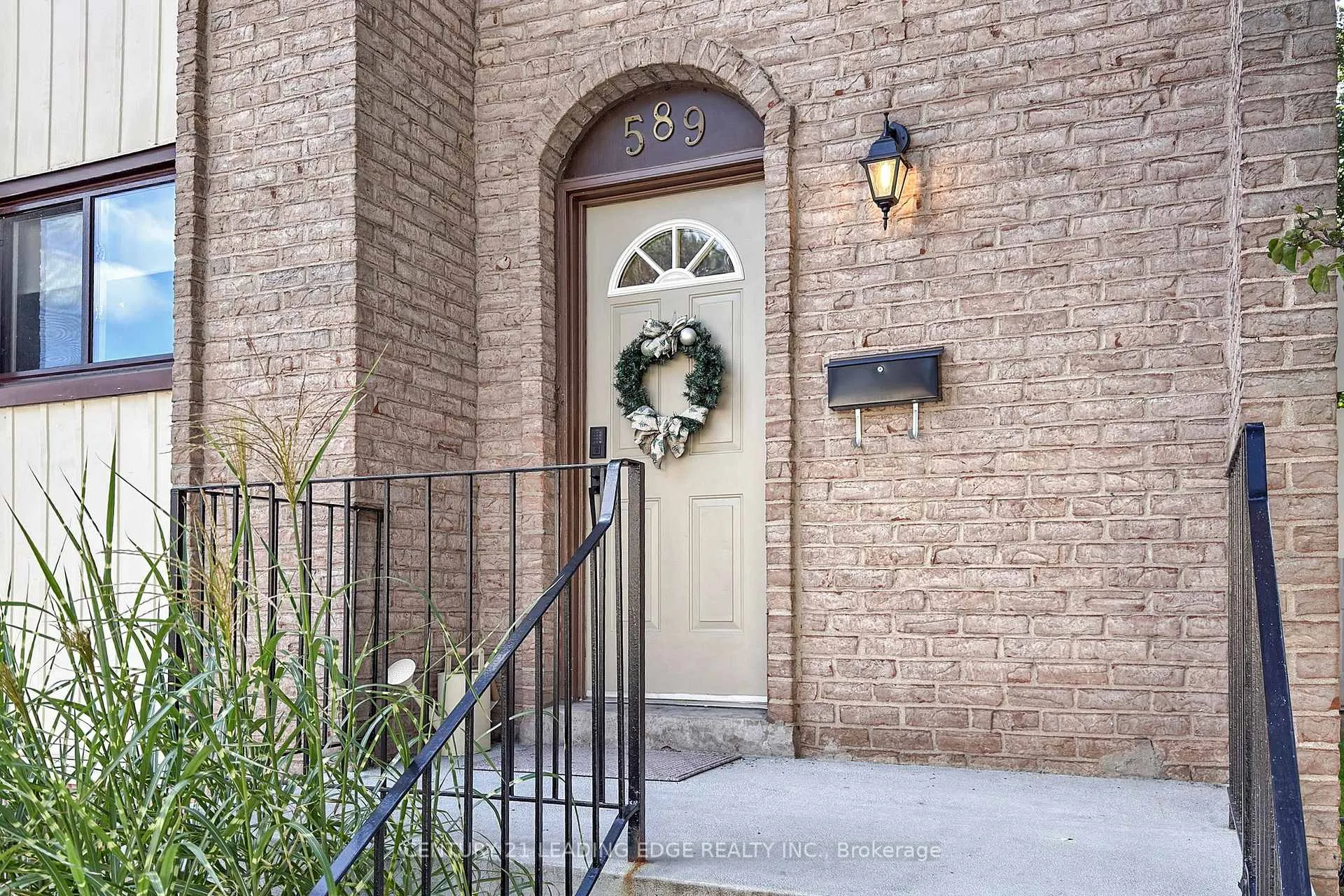 Photo 3 of 589 Francis Road E, Burlington, LaSalle — HOMEH