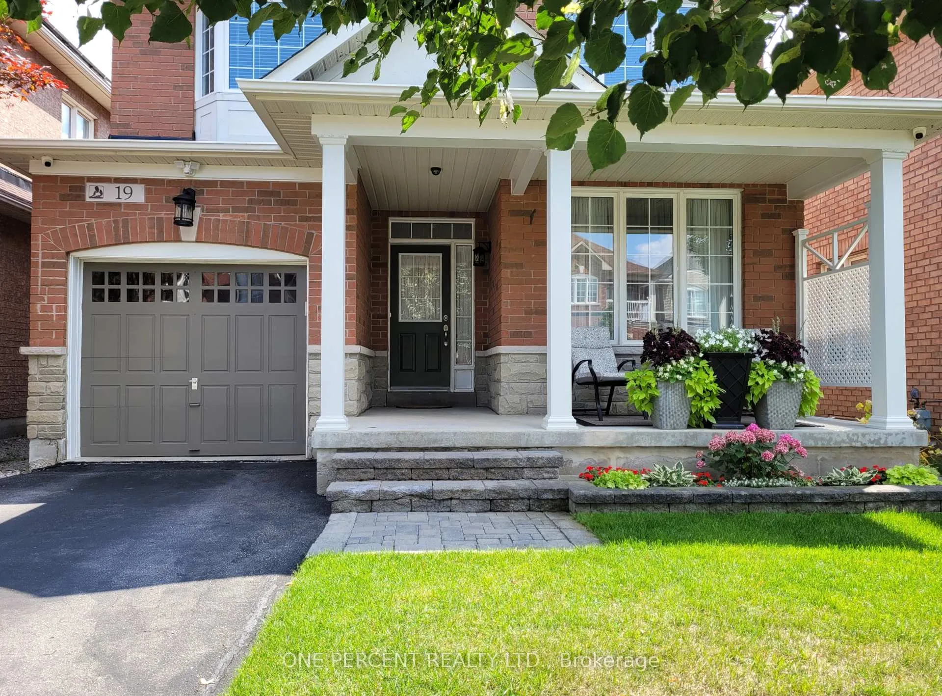 Photo 2 of 19 Lundy Drive, Markham, Box Grove — HOMEH