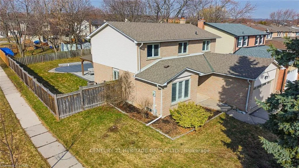 Photo 2 of 2325 Montgomery Drive, Burlington, Brant Hills — HOMEH