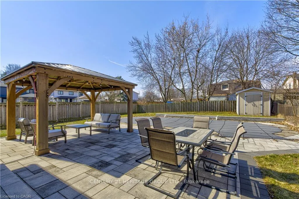 Photo 4 of 2325 Montgomery Drive, Burlington, Brant Hills — HOMEH