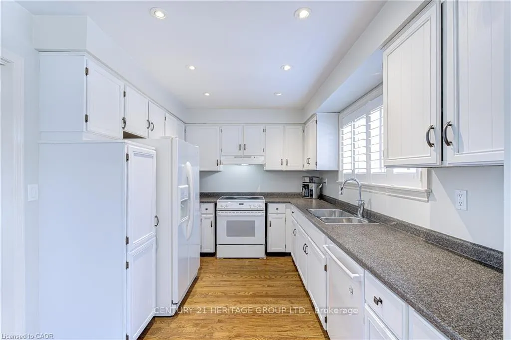Photo 14 of 2325 Montgomery Drive, Burlington, Brant Hills — HOMEH
