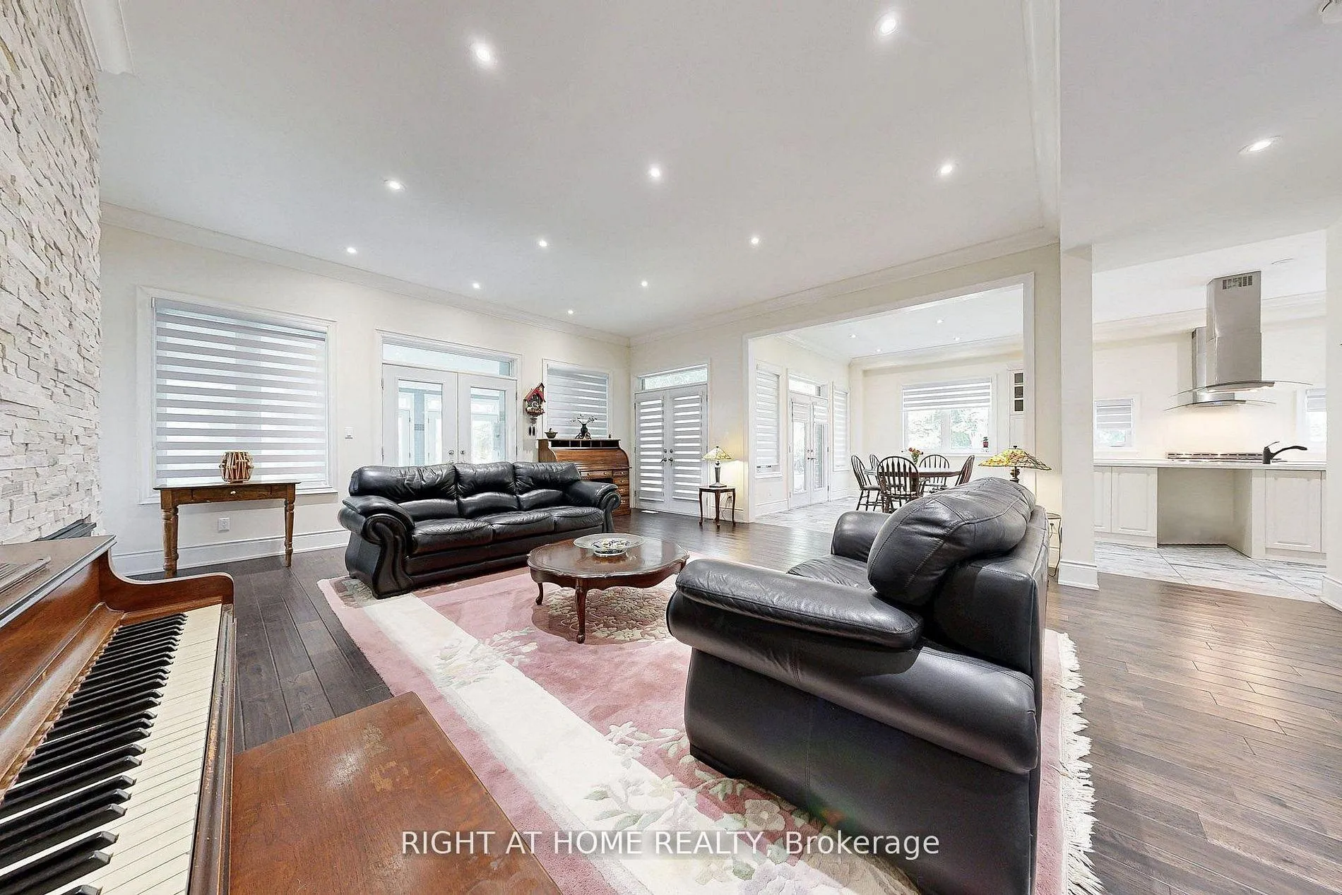 Photo 3 of 250 Church Street, Markham, Markham Village — HOMEH