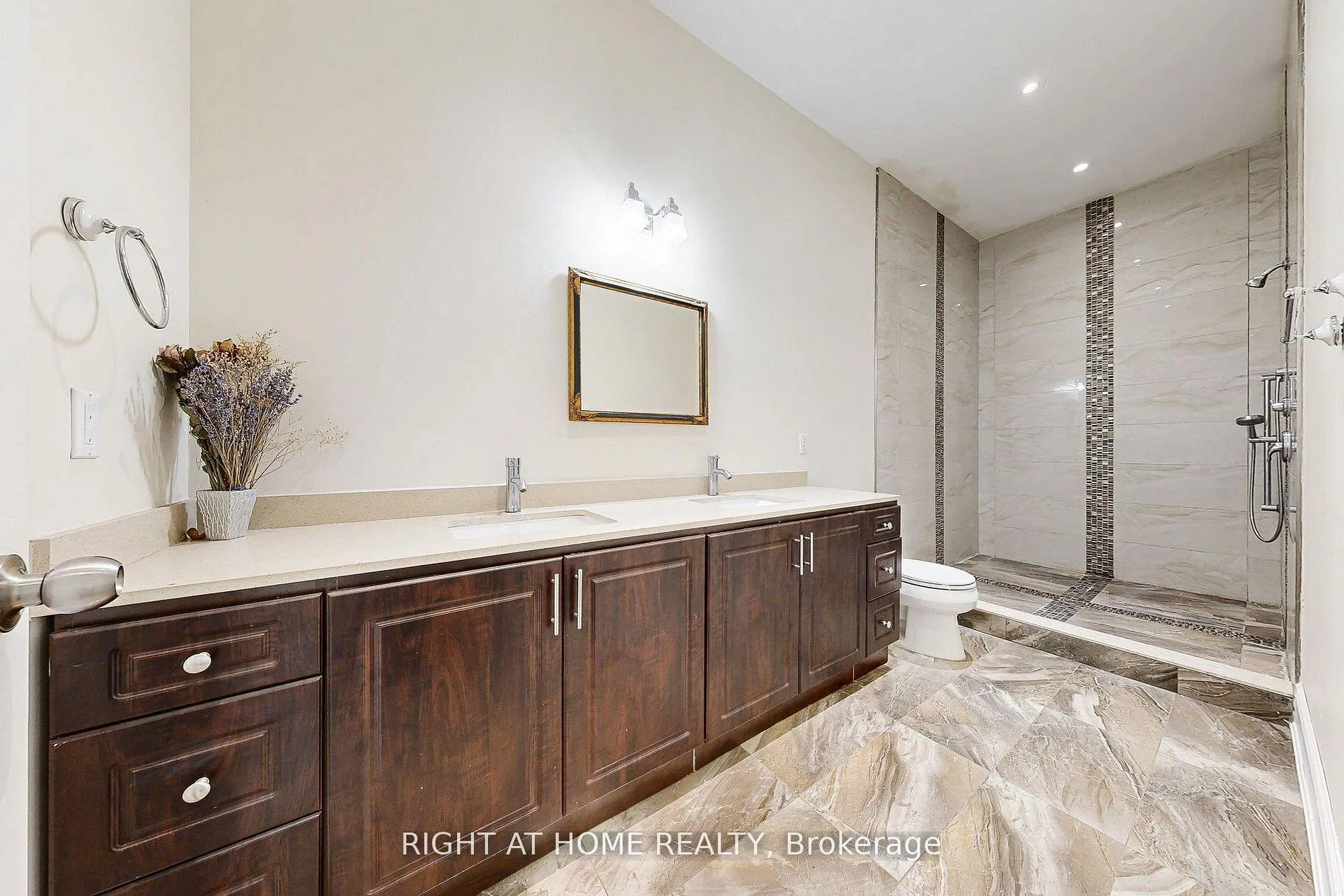 Photo 15 of 250 Church Street, Markham, Markham Village — HOMEH
