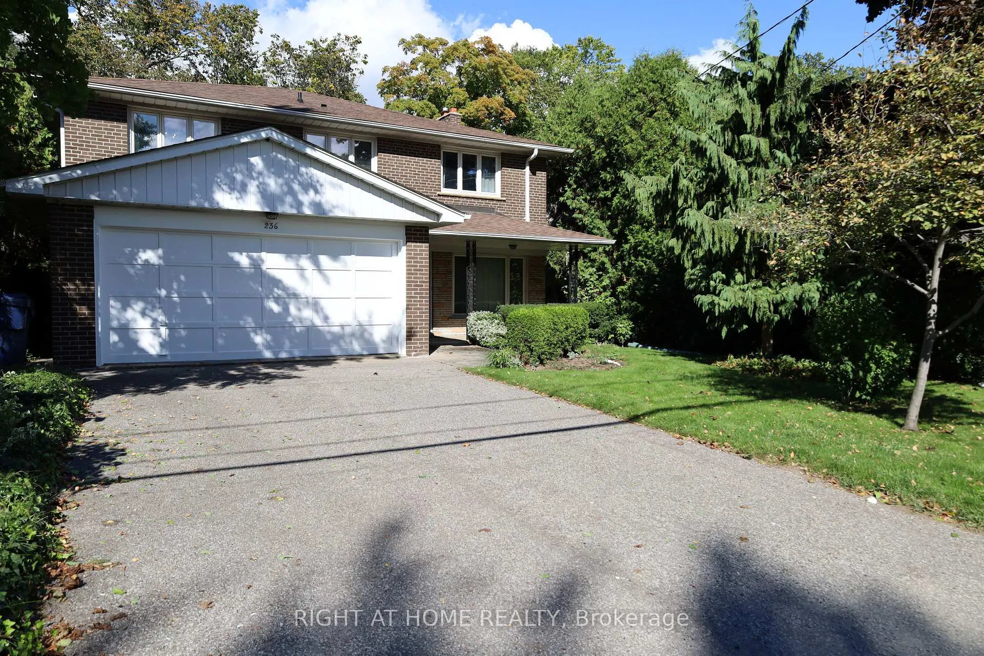 Photo 2 of 236 York Mills Road, North York, St. Andrew-Windfields — HOMEH