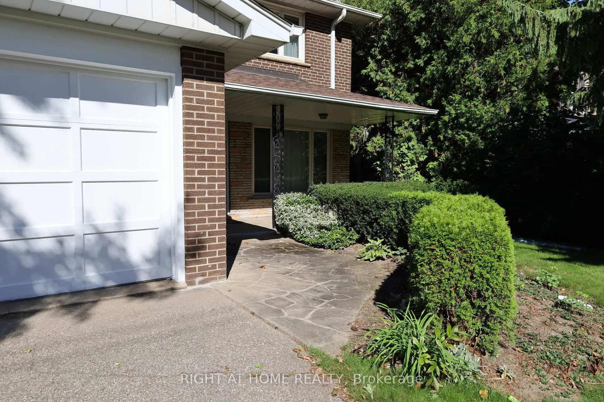 Photo 3 of 236 York Mills Road, North York, St. Andrew-Windfields — HOMEH
