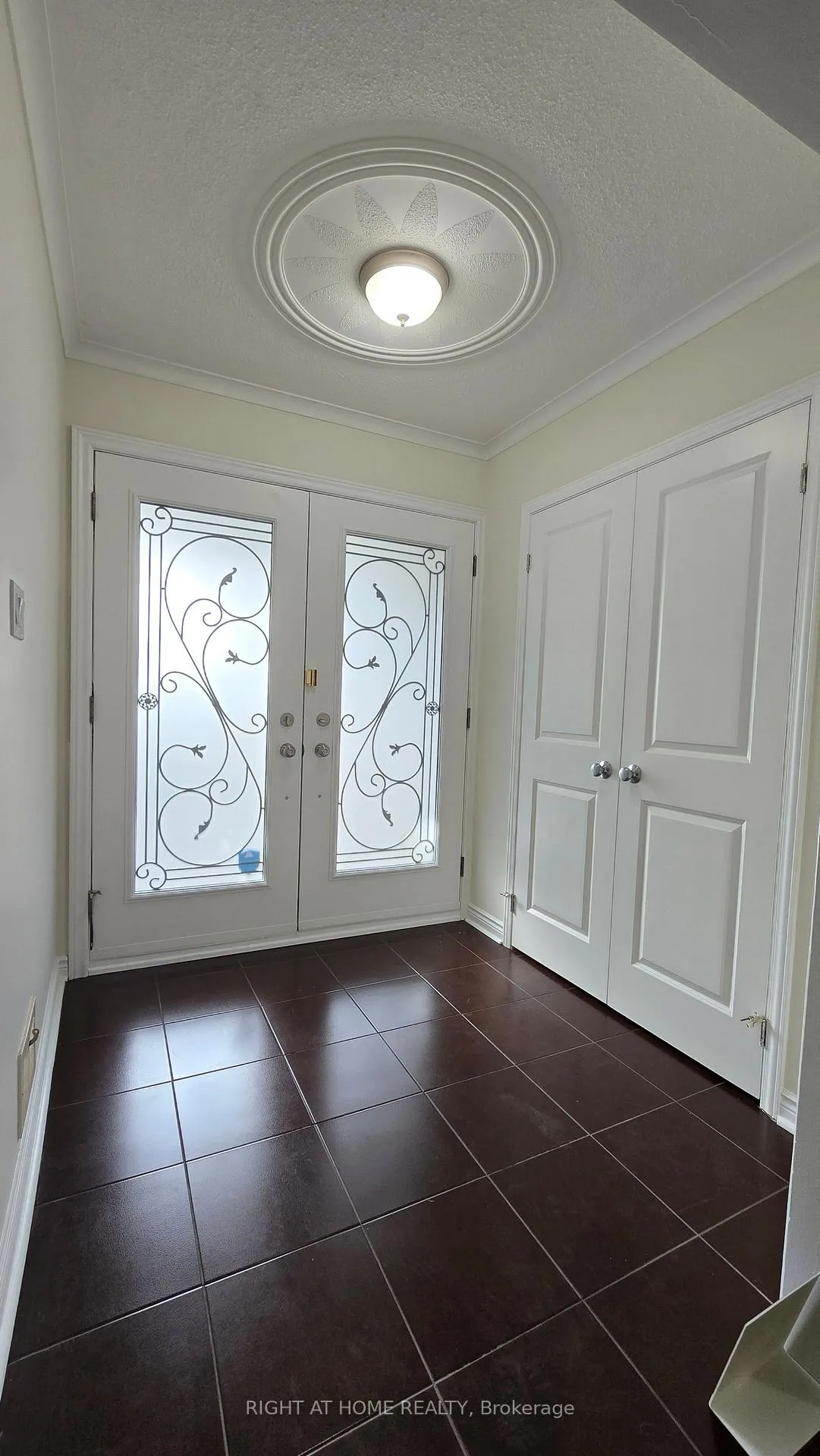 Photo 4 of 236 York Mills Road, North York, St. Andrew-Windfields — HOMEH