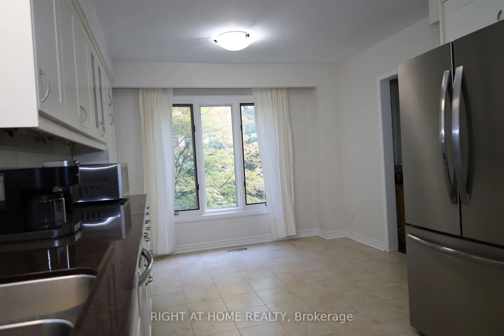Photo 8 of 236 York Mills Road, North York, St. Andrew-Windfields — HOMEH