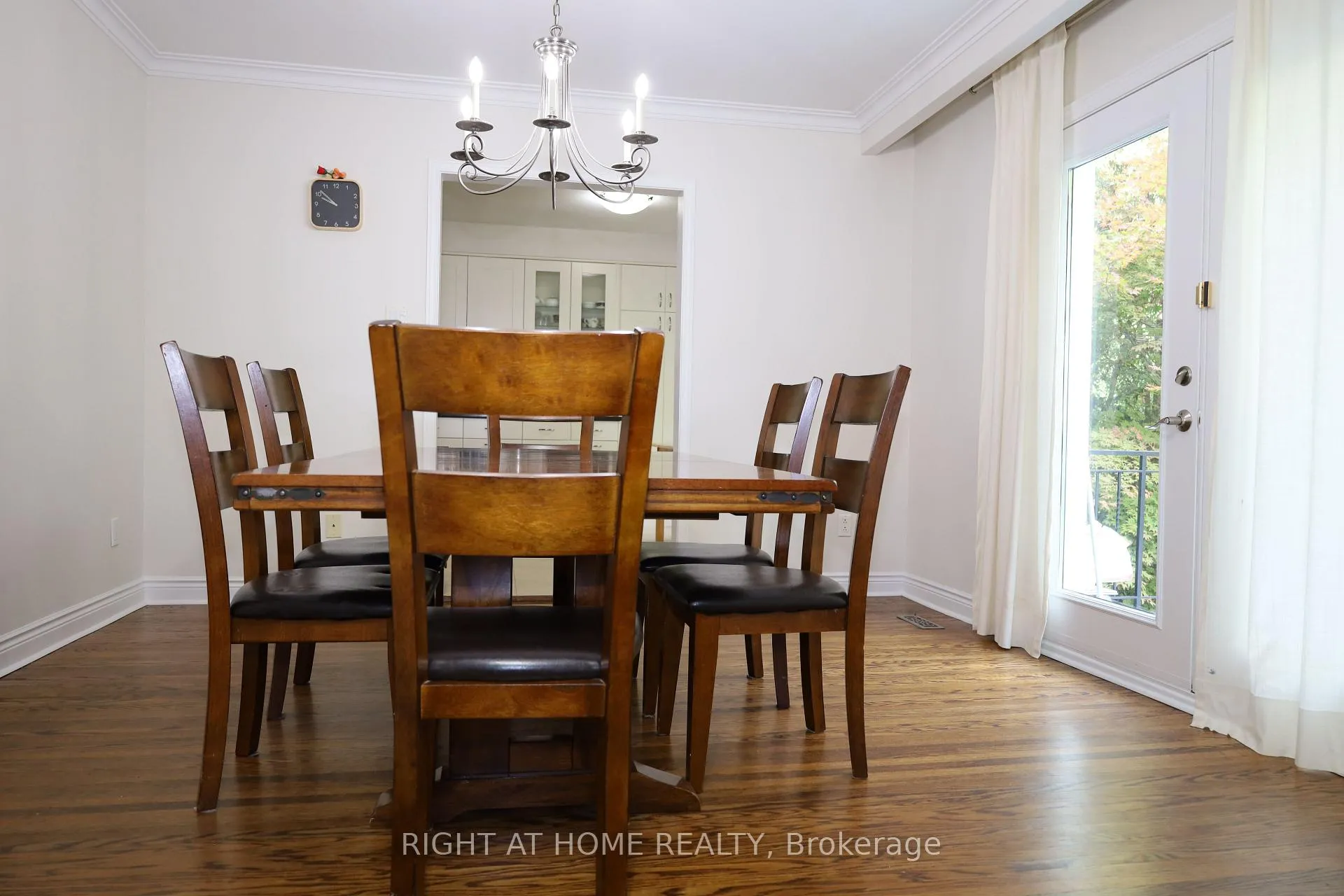 Photo 10 of 236 York Mills Road, North York, St. Andrew-Windfields — HOMEH