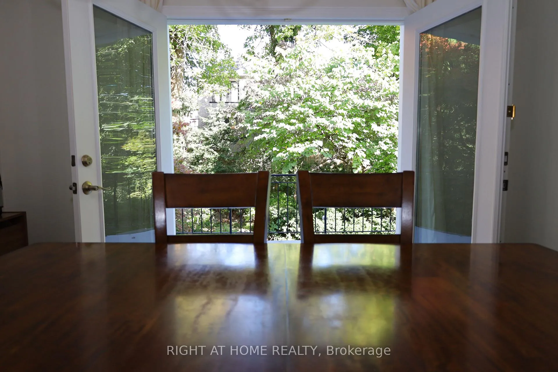 Photo 11 of 236 York Mills Road, North York, St. Andrew-Windfields — HOMEH