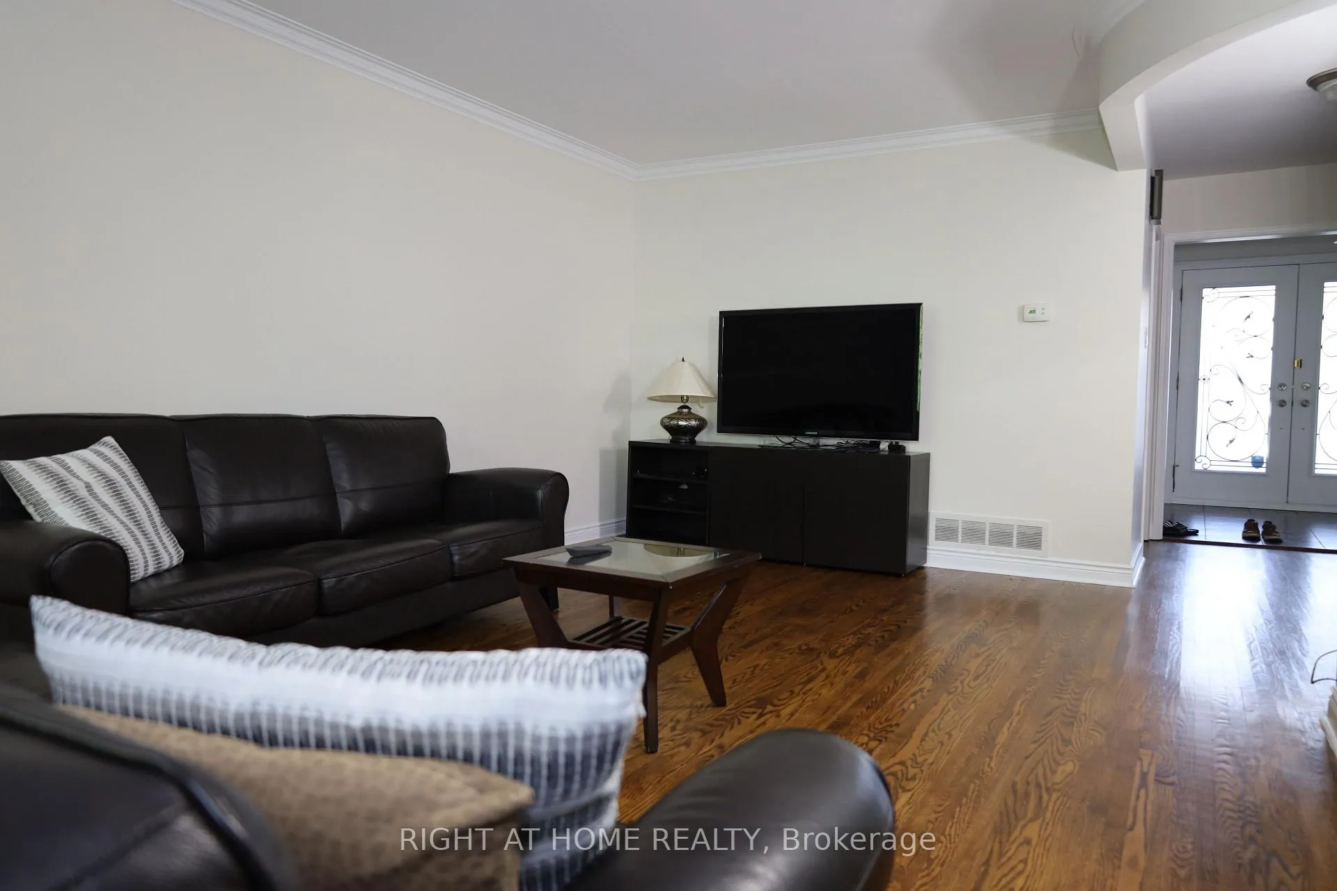 Photo 14 of 236 York Mills Road, North York, St. Andrew-Windfields — HOMEH