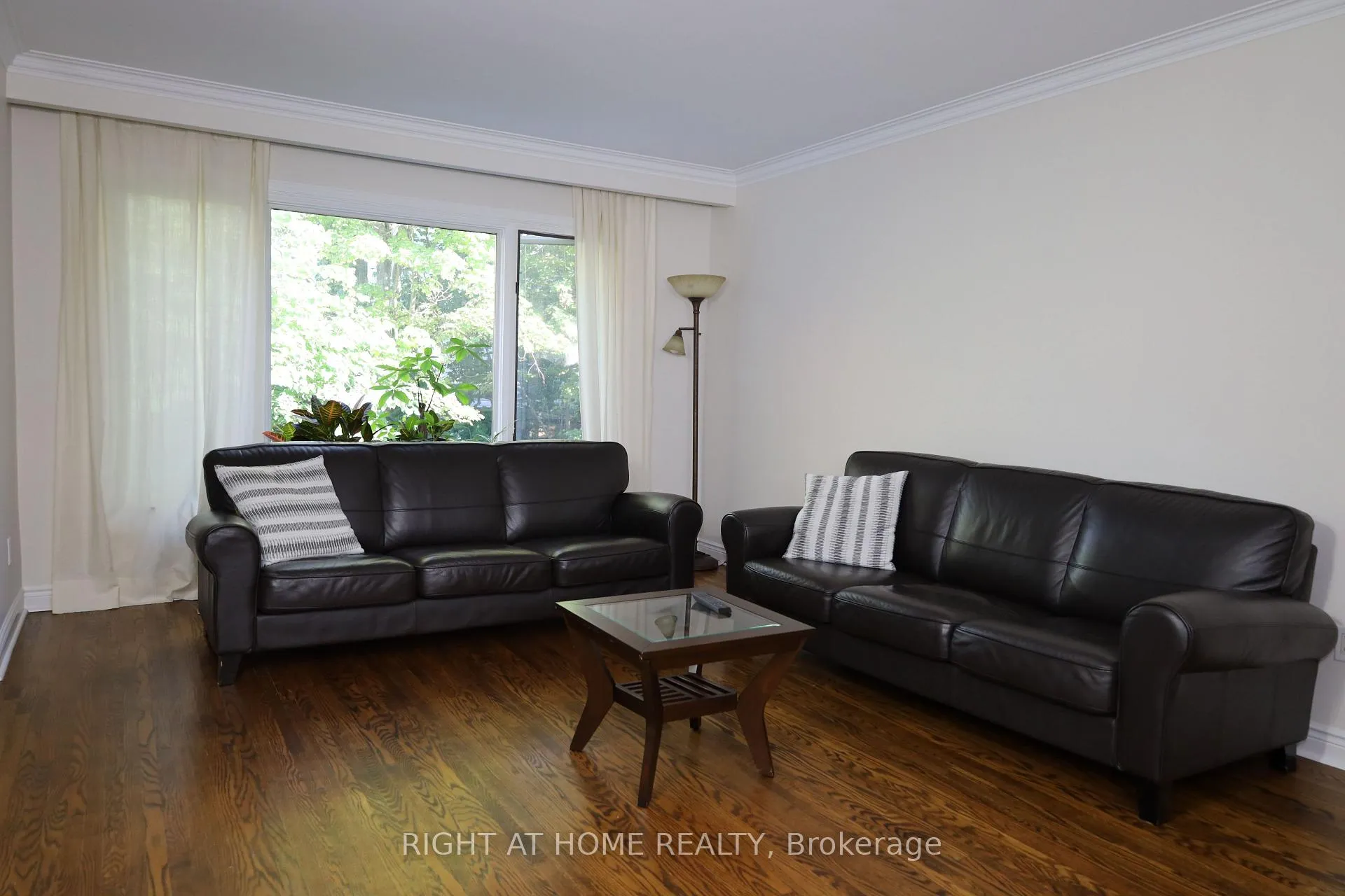 Photo 15 of 236 York Mills Road, North York, St. Andrew-Windfields — HOMEH