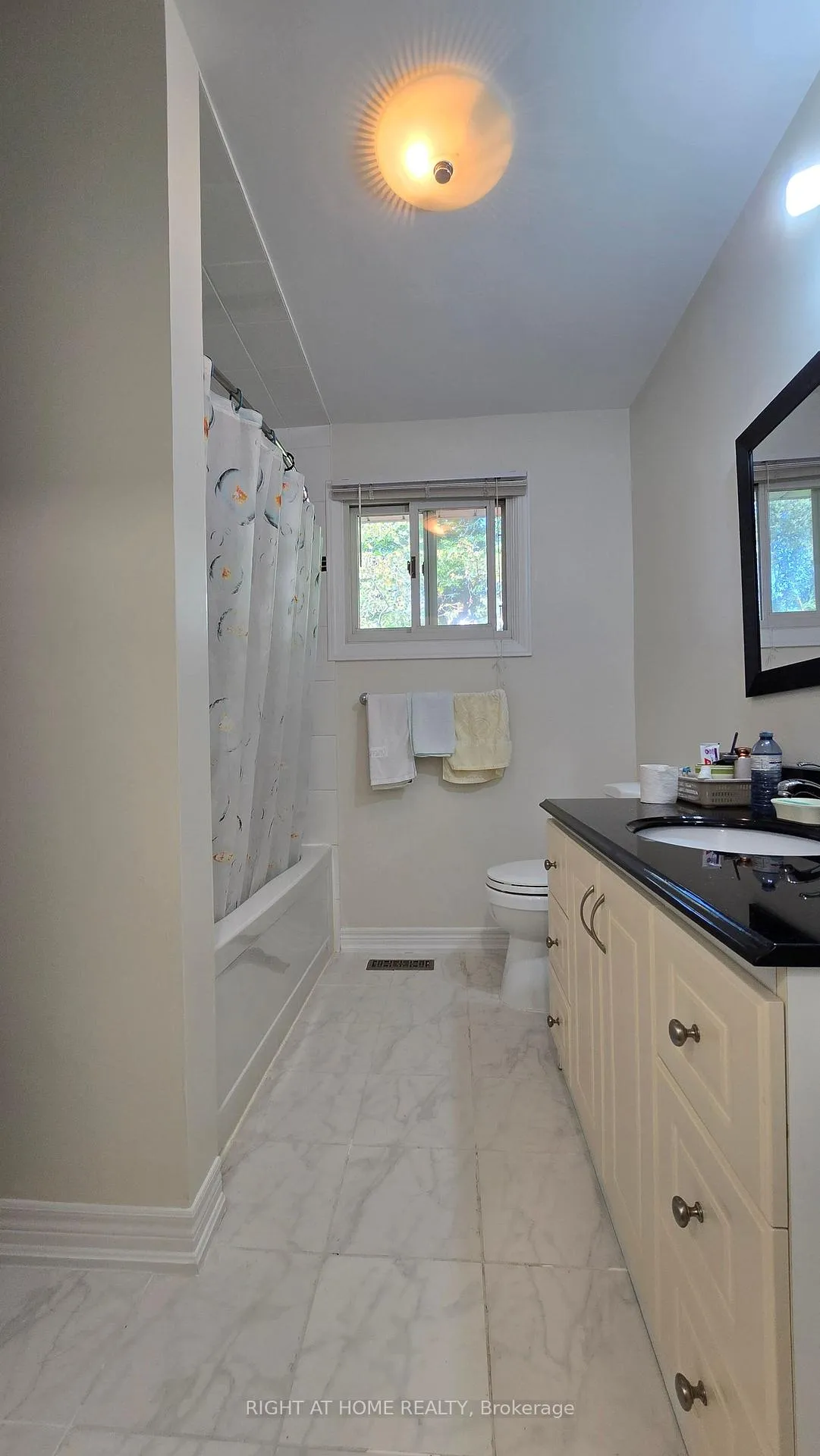 Photo 24 of 236 York Mills Road, North York, St. Andrew-Windfields — HOMEH