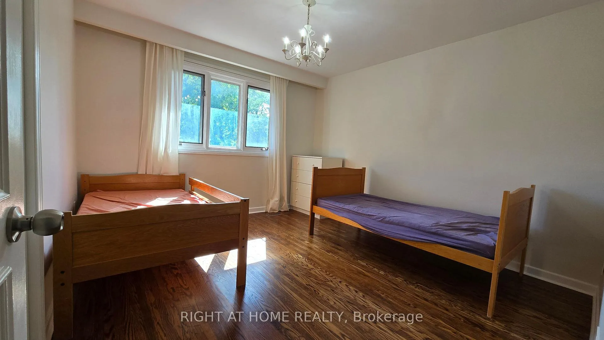 Photo 25 of 236 York Mills Road, North York, St. Andrew-Windfields — HOMEH