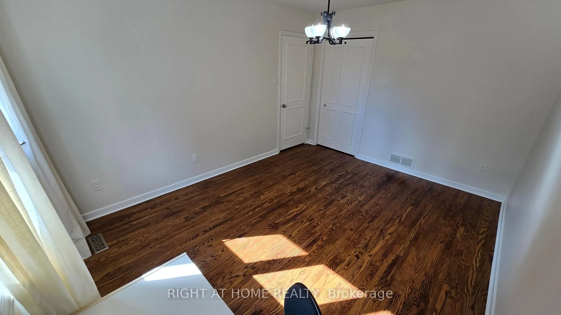 Photo 29 of 236 York Mills Road, North York, St. Andrew-Windfields — HOMEH