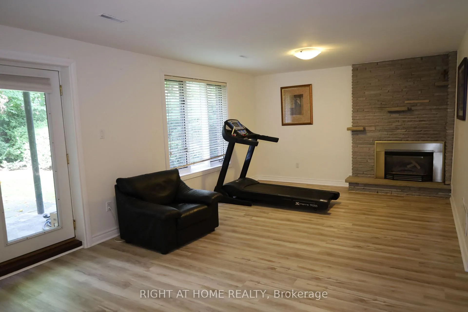 Photo 36 of 236 York Mills Road, North York, St. Andrew-Windfields — HOMEH