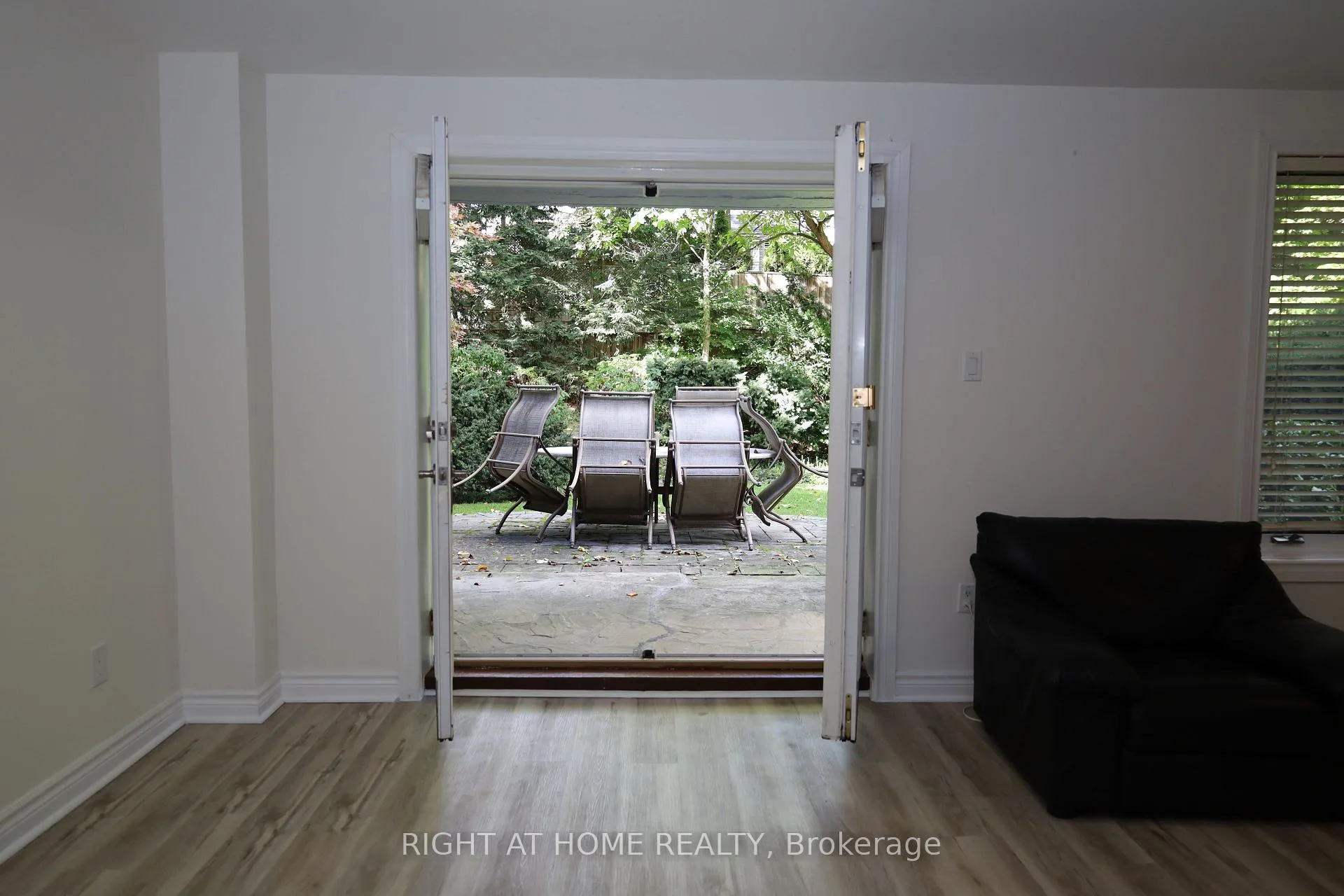 Photo 37 of 236 York Mills Road, North York, St. Andrew-Windfields — HOMEH