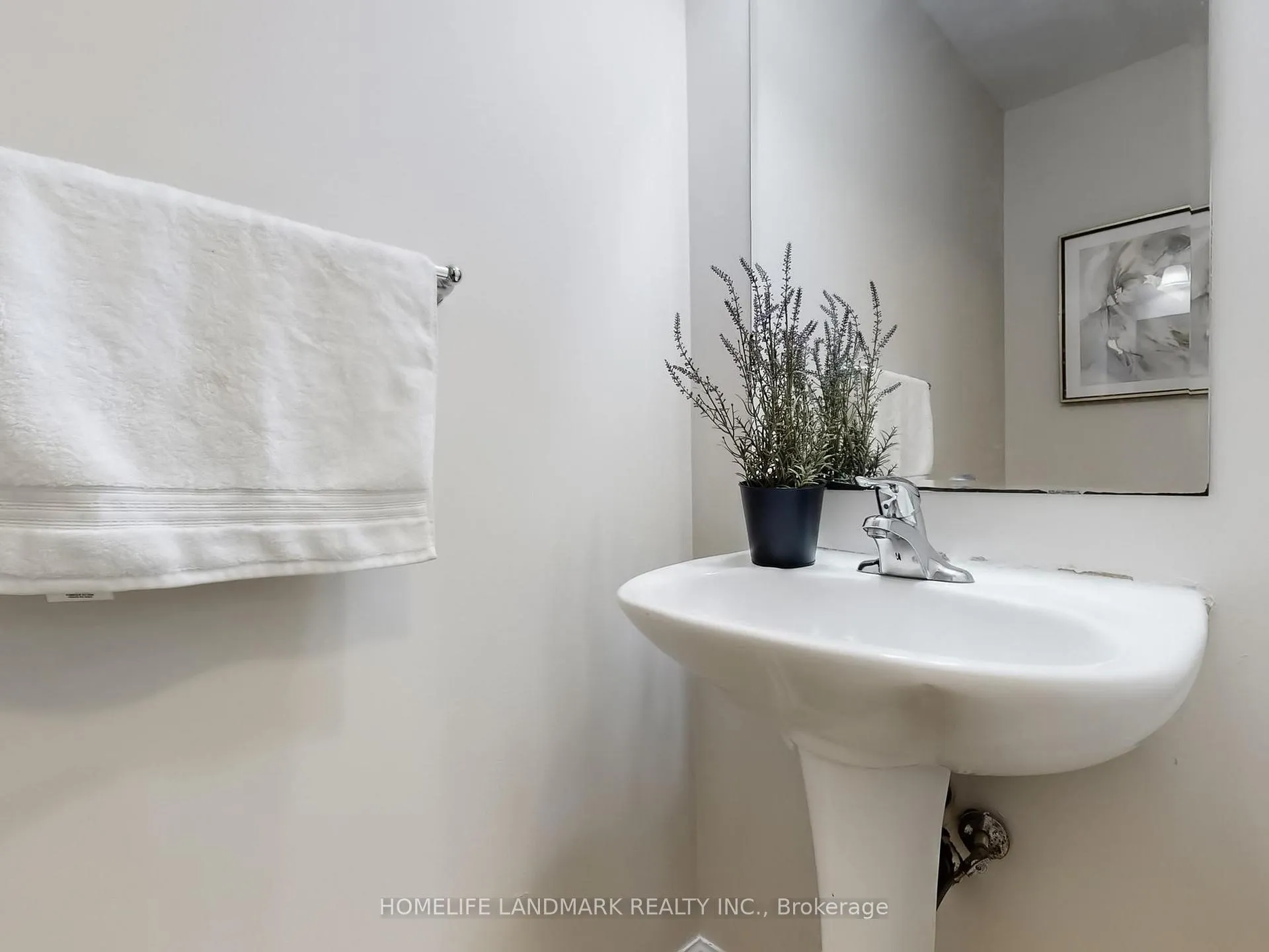 Photo 4 of 1846 Misthollow Drive, Pickering, Duffin Heights — HOMEH